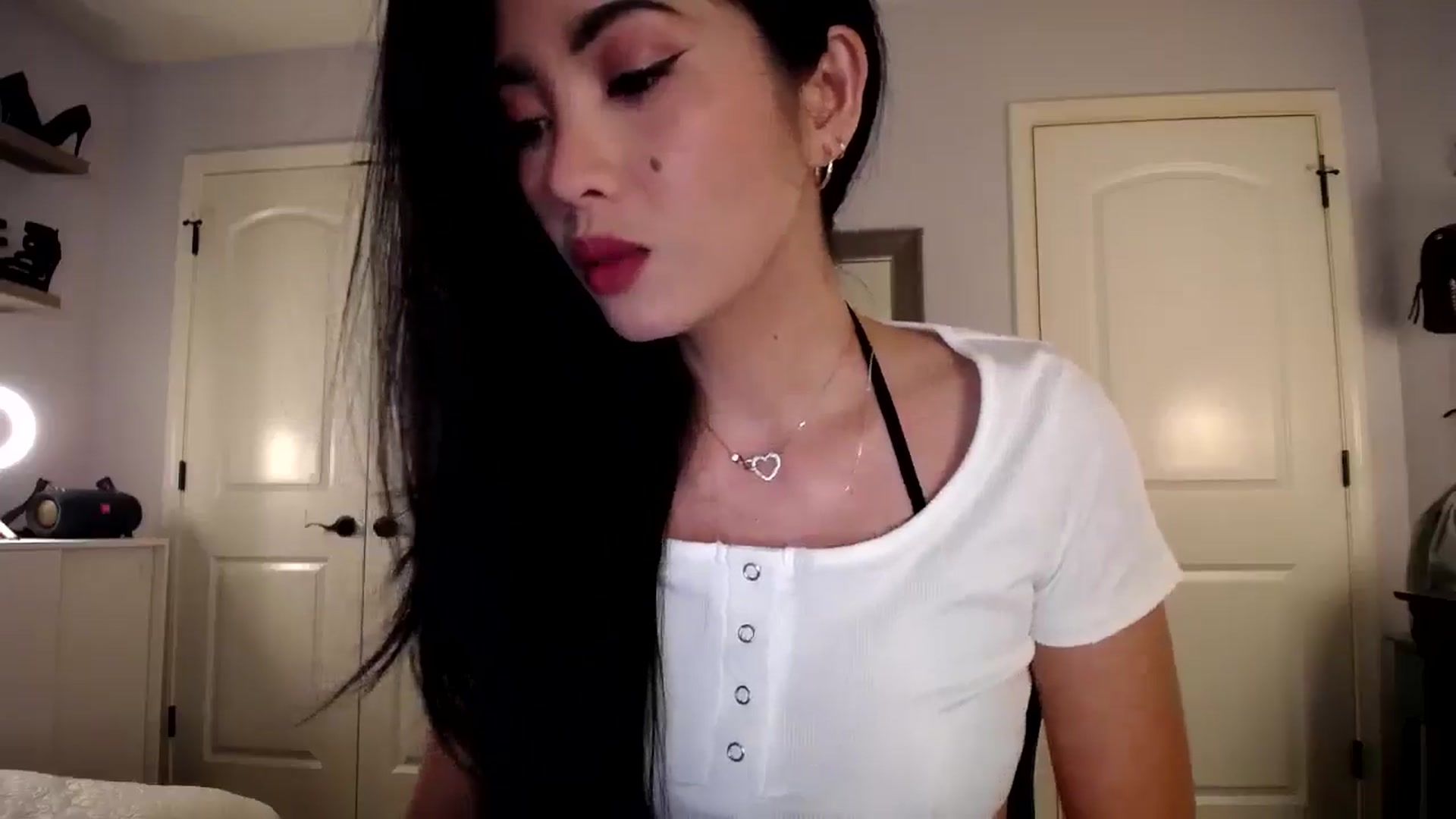 Gallery image thumbnail from AsianLuv_4U's myfreecams stream on, 05/08/2025, 14:15 image 4 of 20