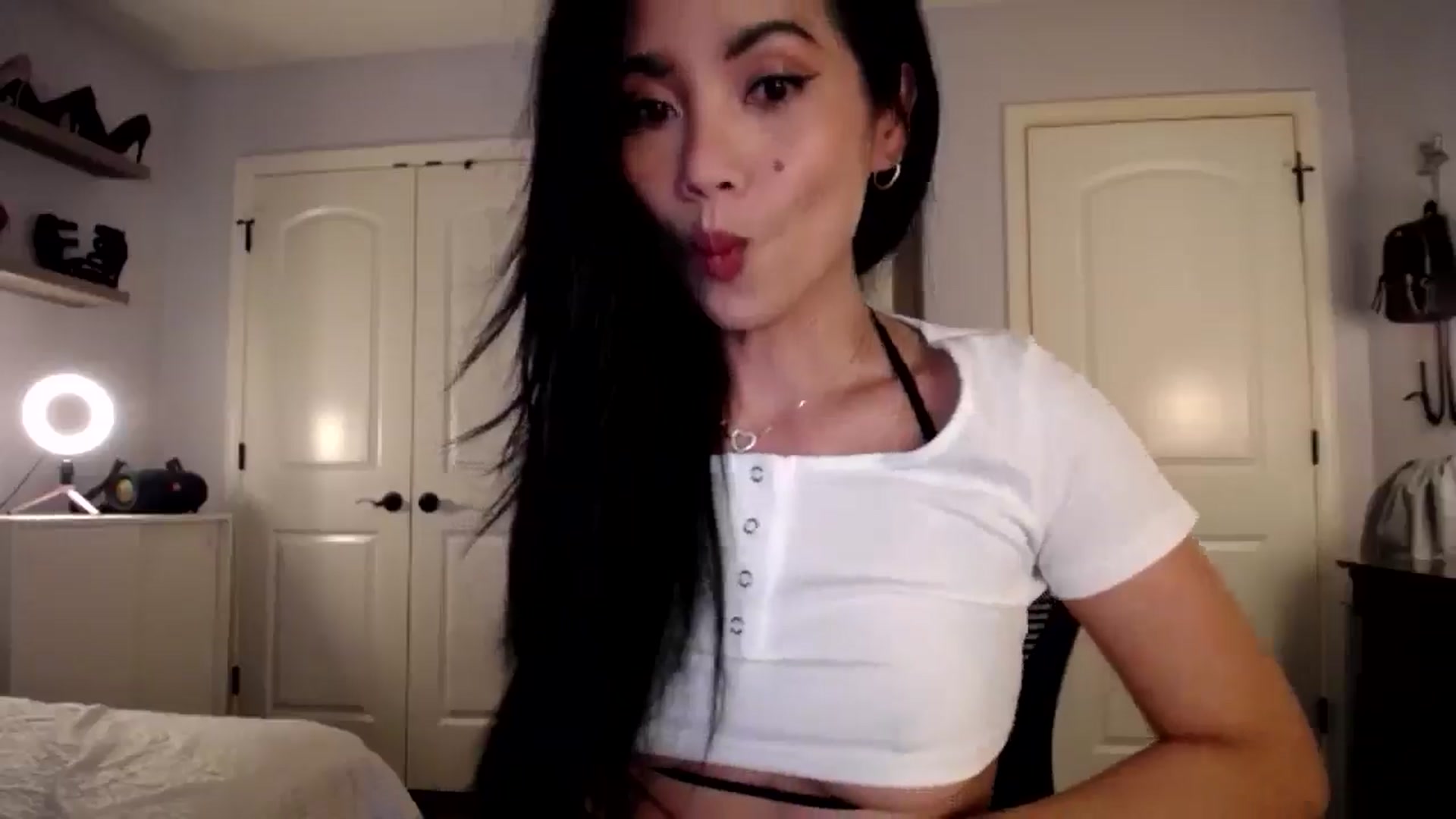 Gallery image thumbnail from AsianLuv_4U's myfreecams stream on, 05/08/2025, 15:29 image 16 of 20