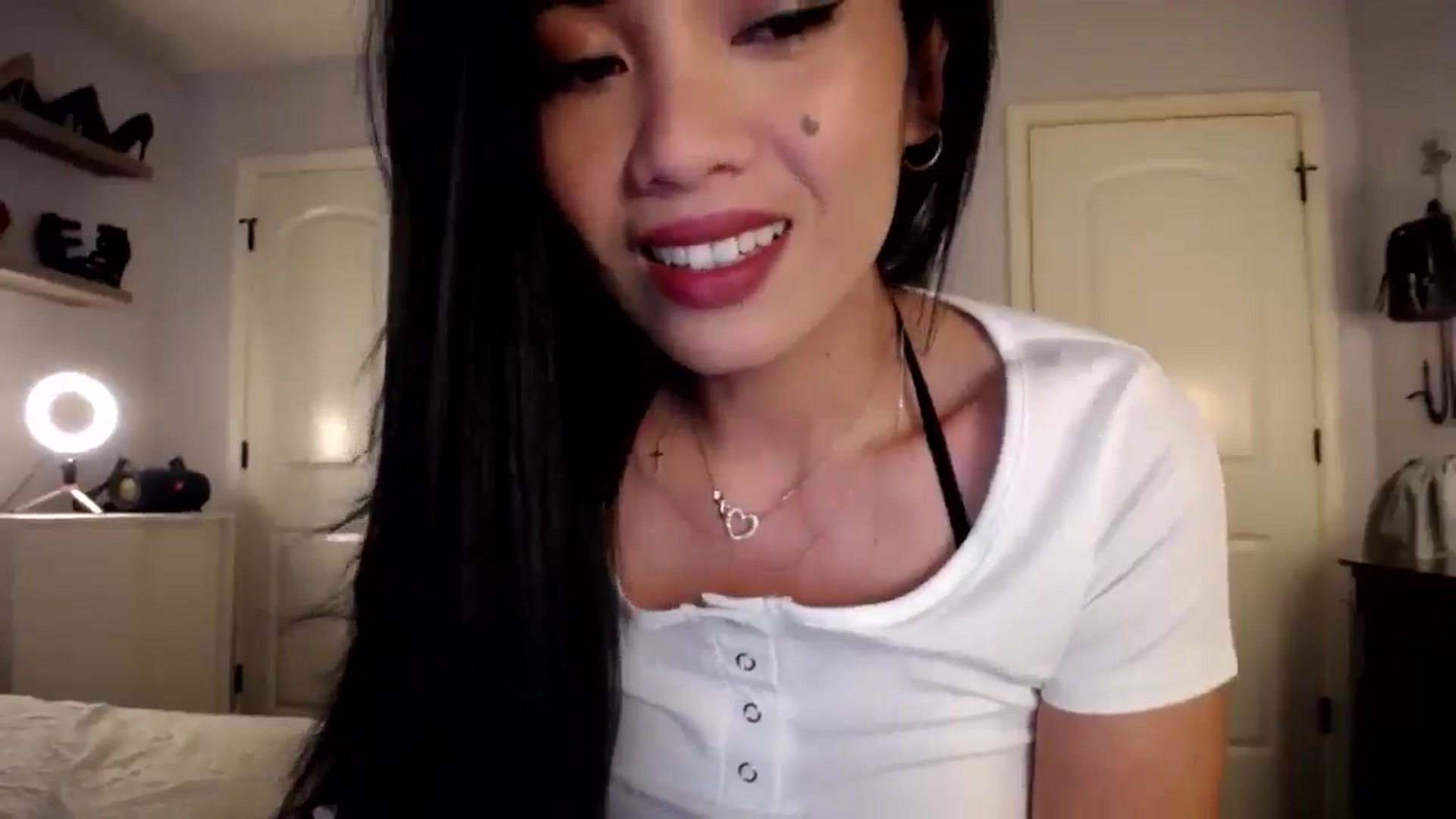 Gallery image thumbnail from AsianLuv_4U's myfreecams stream on, 05/08/2025, 15:29 image 15 of 20