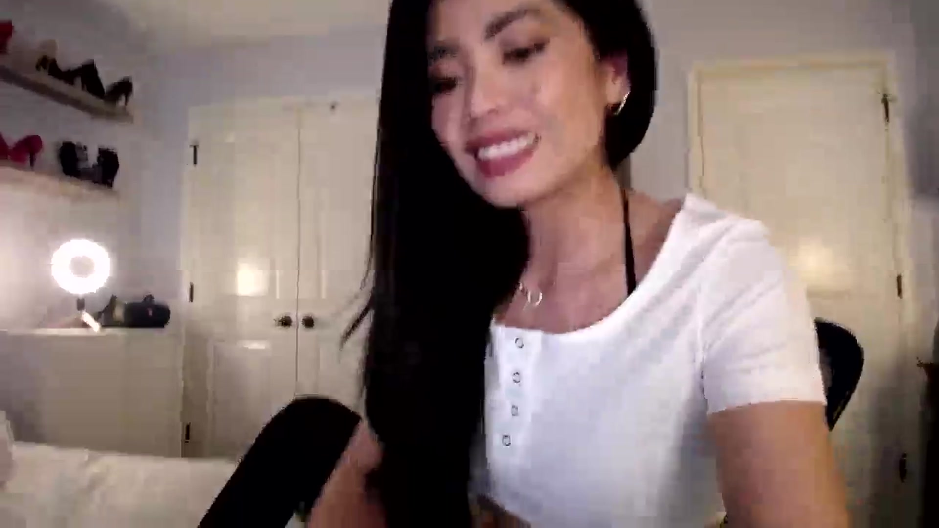 Gallery image thumbnail from AsianLuv_4U's myfreecams stream on, 05/08/2025, 16:44 image 12 of 20