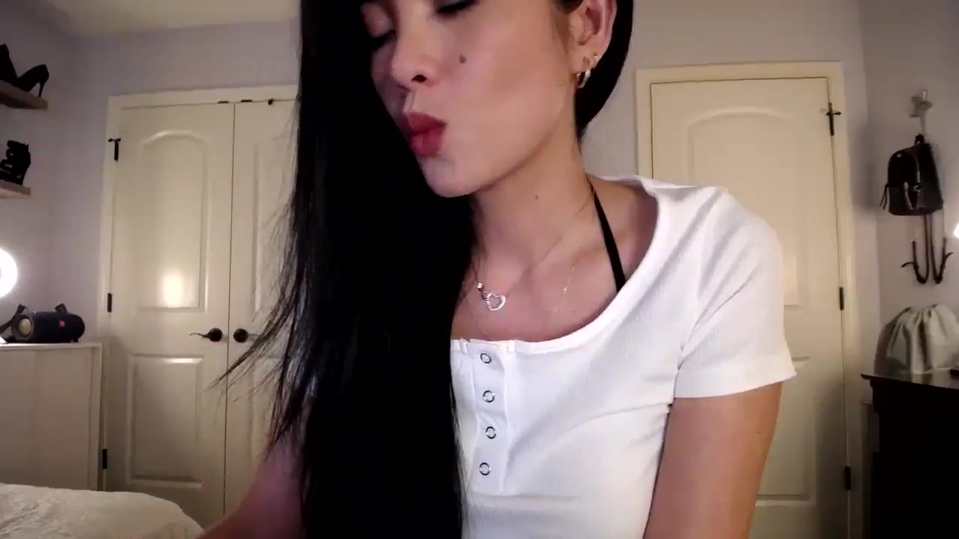 Gallery image thumbnail from AsianLuv_4U's myfreecams stream on, 05/08/2025, 16:44 image 6 of 20