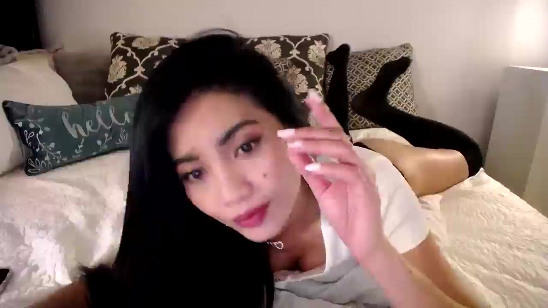 Gallery image thumbnail from AsianLuv_4U's myfreecams stream on, 05/08/2025, 16:44 image 17 of 20