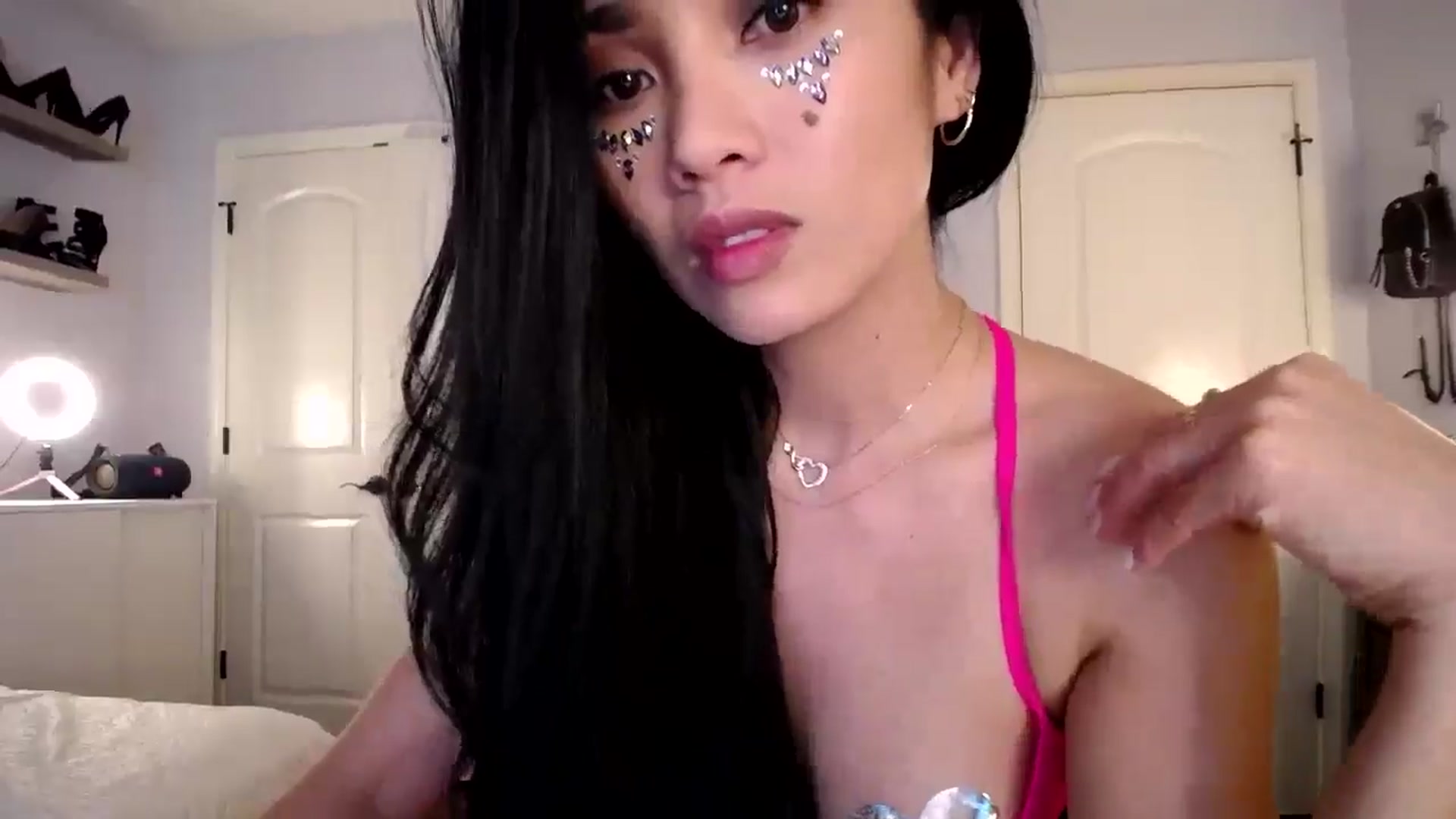 Gallery image thumbnail from AsianLuv_4U's myfreecams stream on, 05/15/2025, 16:39 image 14 of 20