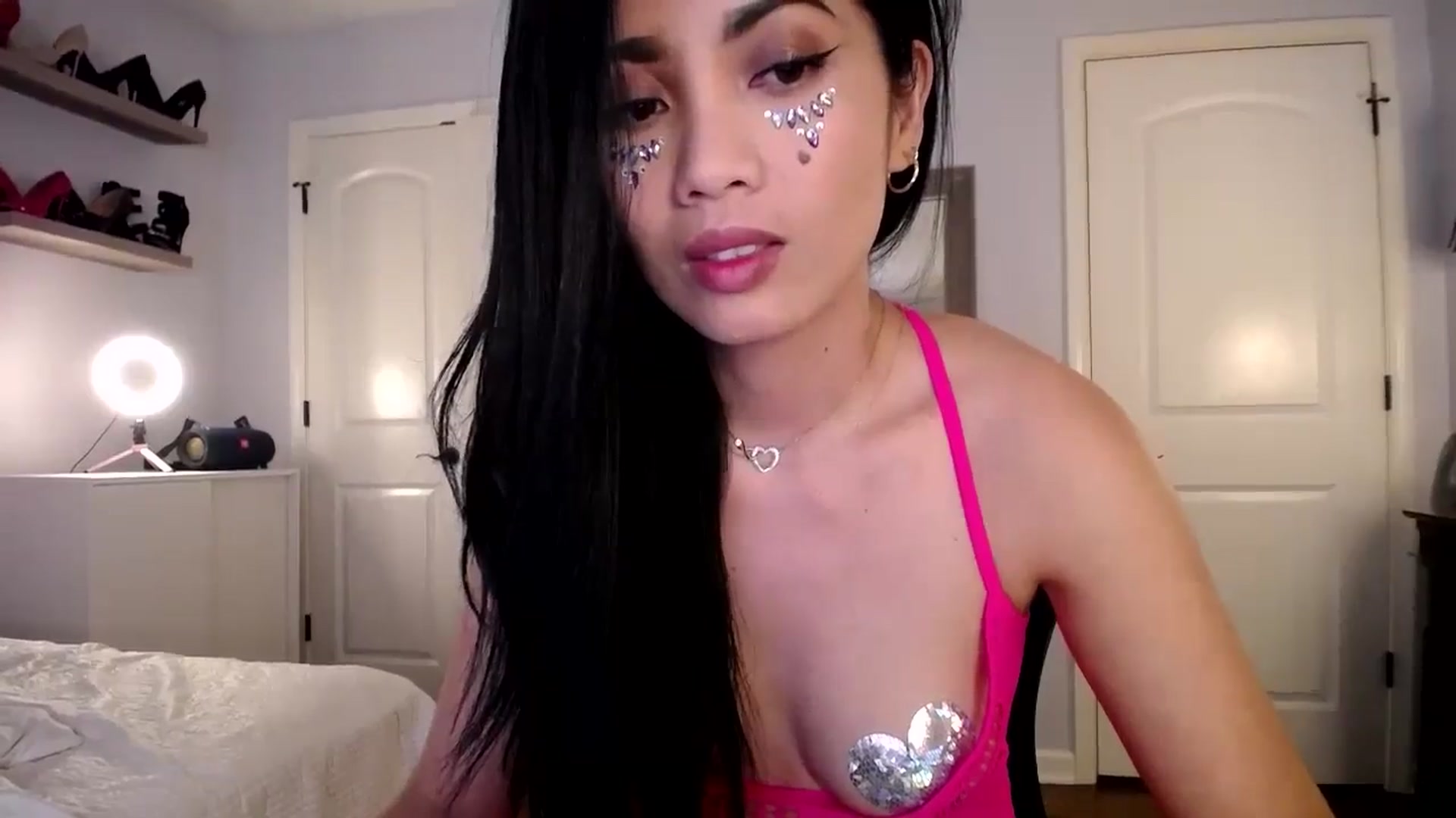 Gallery image thumbnail from AsianLuv_4U's myfreecams stream on, 05/15/2025, 17:58 image 7 of 20
