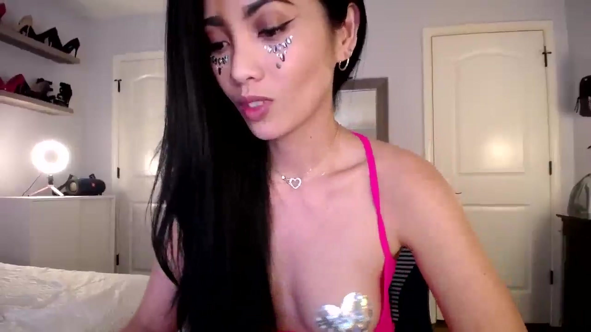 Gallery image thumbnail from AsianLuv_4U's myfreecams stream on, 05/15/2025, 19:23 image 16 of 20