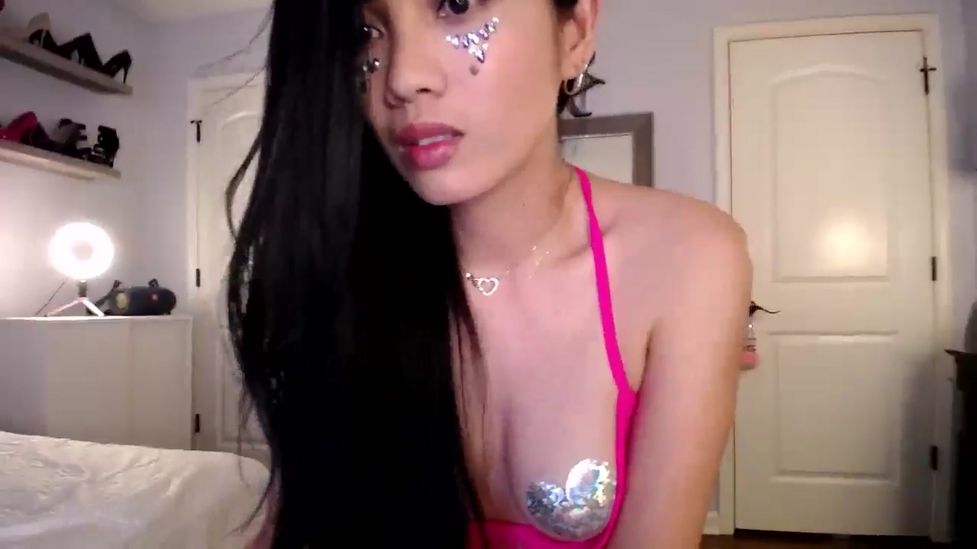 Gallery image thumbnail from AsianLuv_4U's myfreecams stream on, 05/15/2025, 19:23 image 4 of 20