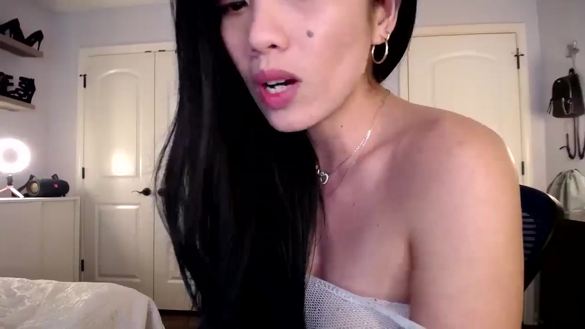 Gallery image thumbnail from AsianLuv_4U's myfreecams stream on, 06/02/2025, 16:55 image 17 of 20