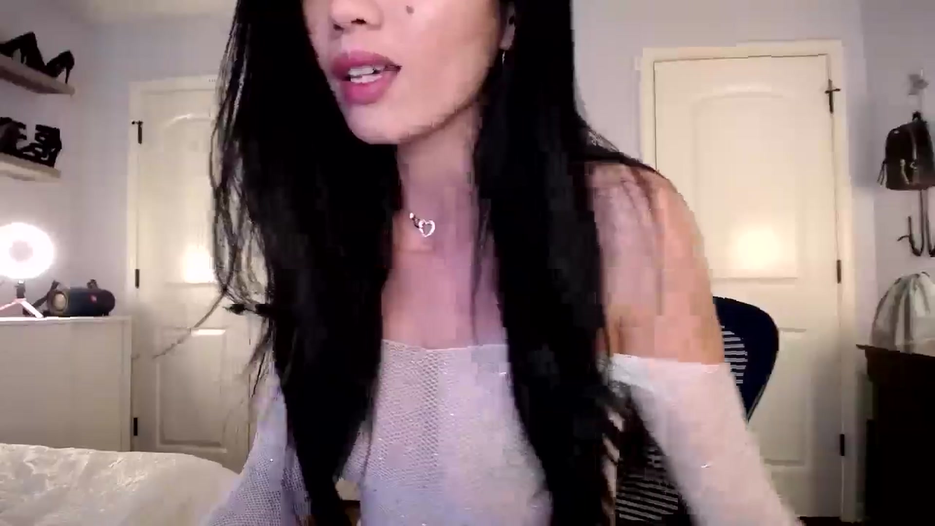 Gallery image thumbnail from AsianLuv_4U's myfreecams stream on, 06/02/2025, 16:55 image 16 of 20