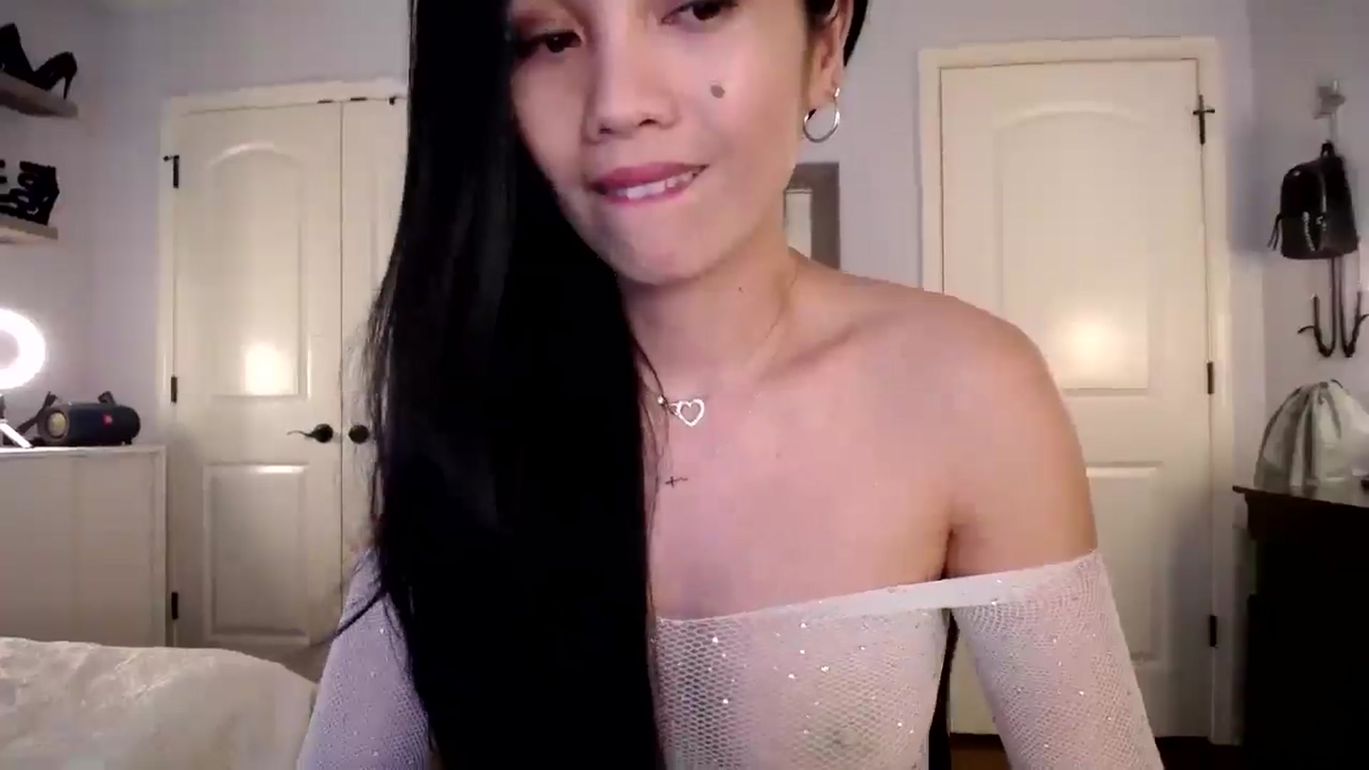 Gallery image thumbnail from AsianLuv_4U's myfreecams stream on, 06/02/2025, 16:55 image 4 of 20