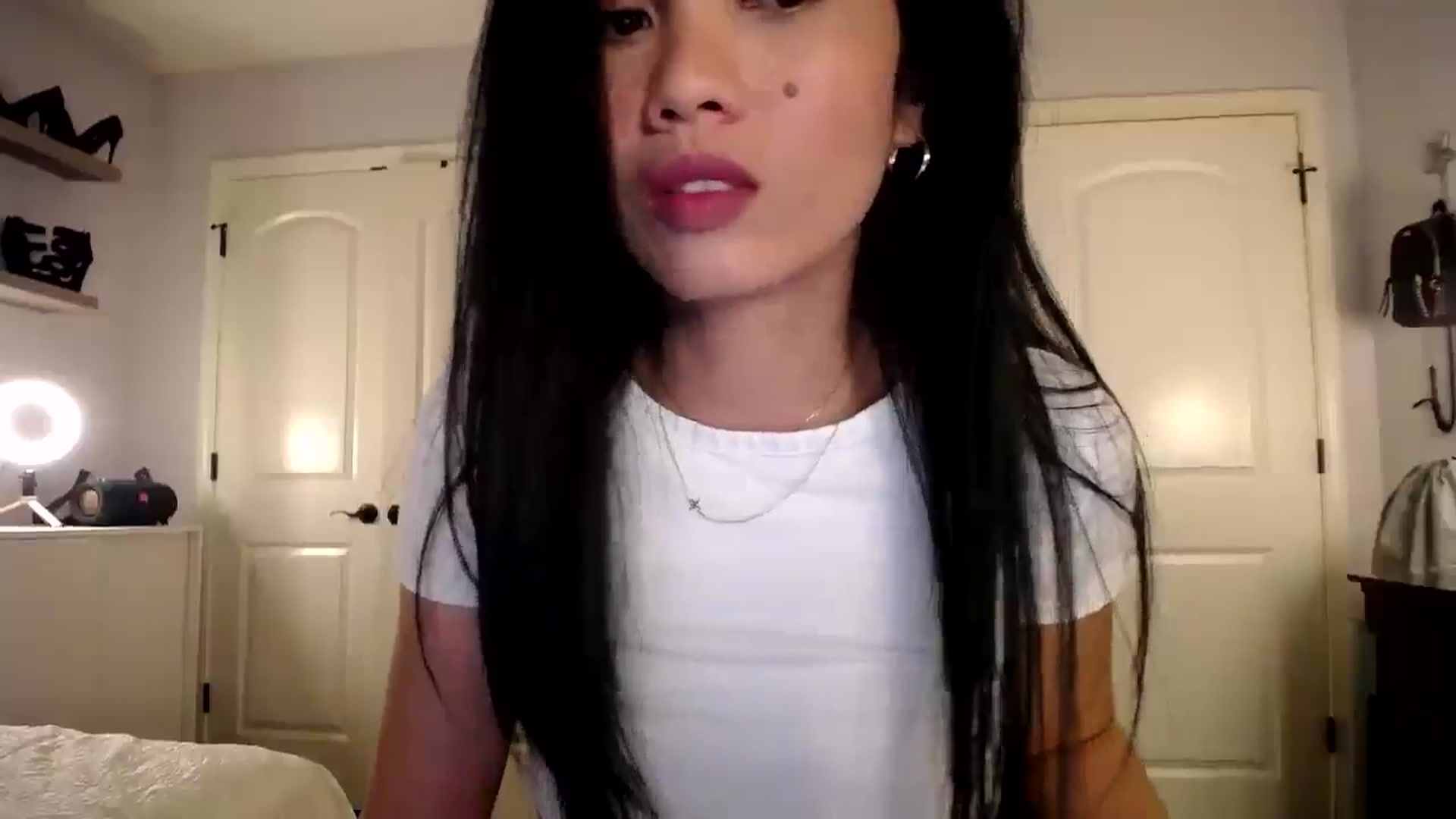 Gallery image thumbnail from AsianLuv_4U's myfreecams stream on, 06/06/2025, 24:35 image 9 of 20
