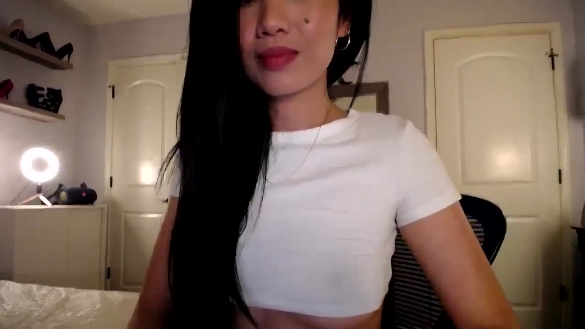 Gallery image thumbnail from AsianLuv_4U's myfreecams stream on, 06/06/2025, 24:35 image 14 of 20