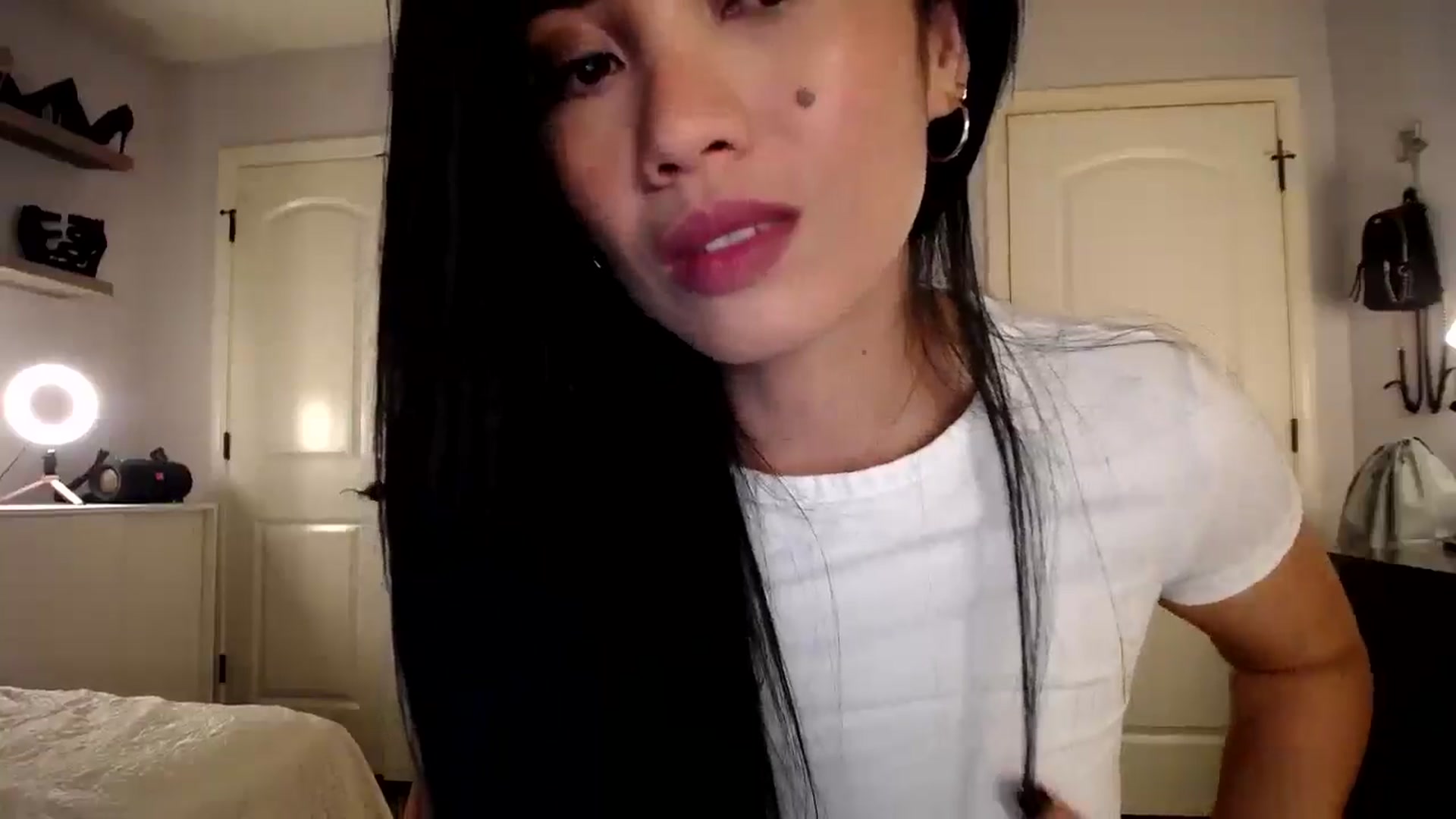 Gallery image thumbnail from AsianLuv_4U's myfreecams stream on, 06/06/2025, 24:35 image 3 of 20