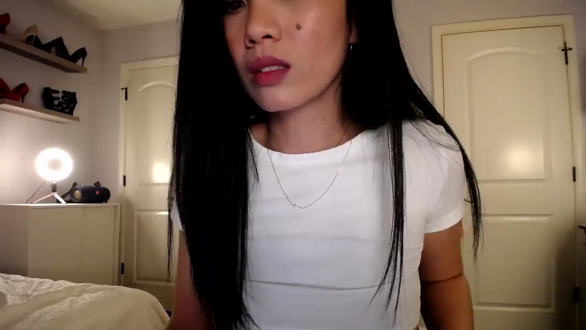 Gallery image thumbnail from AsianLuv_4U's myfreecams stream on, 06/06/2025, 24:55 image 16 of 20