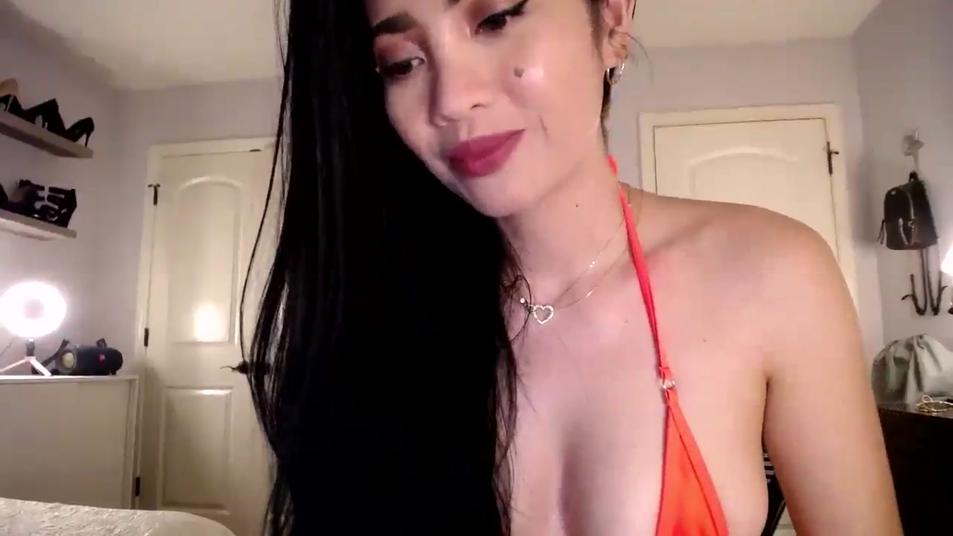 Gallery image thumbnail from AsianLuv_4U's myfreecams stream on, 06/26/2025, 15:24 image 6 of 20