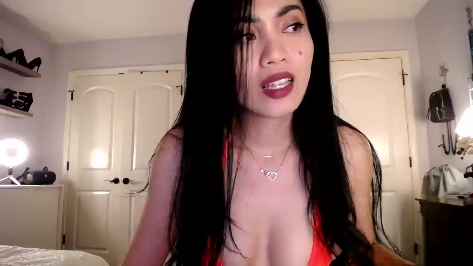 Gallery image thumbnail from AsianLuv_4U's myfreecams stream on, 06/26/2025, 17:00 image 19 of 20
