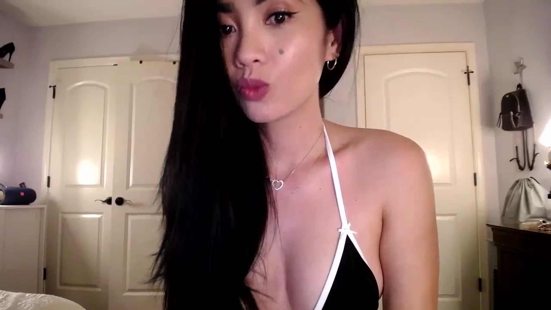 Gallery image thumbnail from AsianLuv_4U's myfreecams stream on, 07/10/2025, 16:07 image 18 of 20