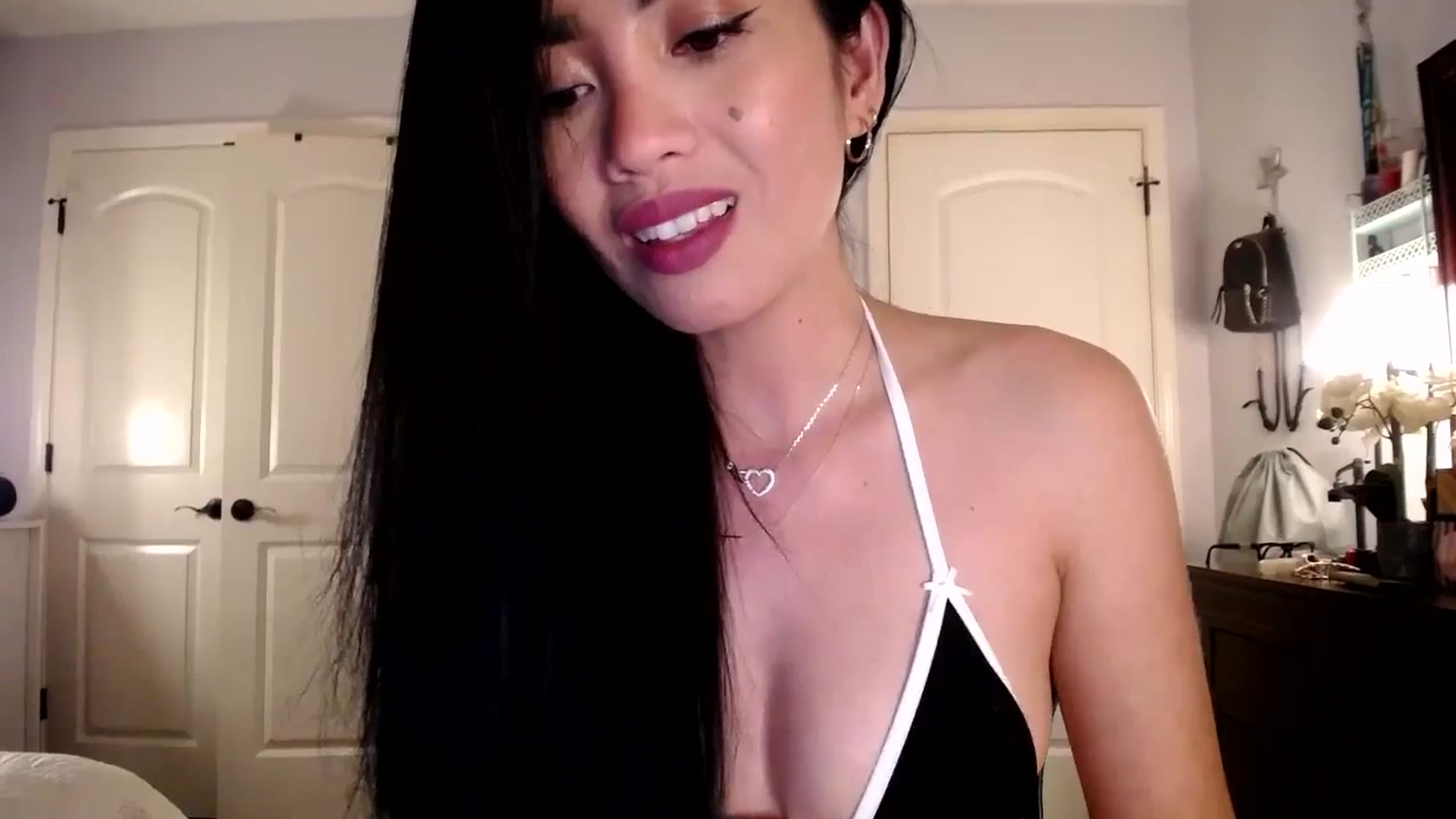 Gallery image thumbnail from AsianLuv_4U's myfreecams stream on, 07/10/2025, 17:18 image 18 of 20