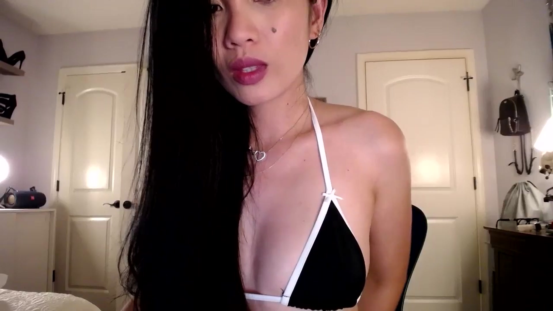 Gallery image thumbnail from AsianLuv_4U's myfreecams stream on, 07/10/2025, 18:05 image 15 of 20