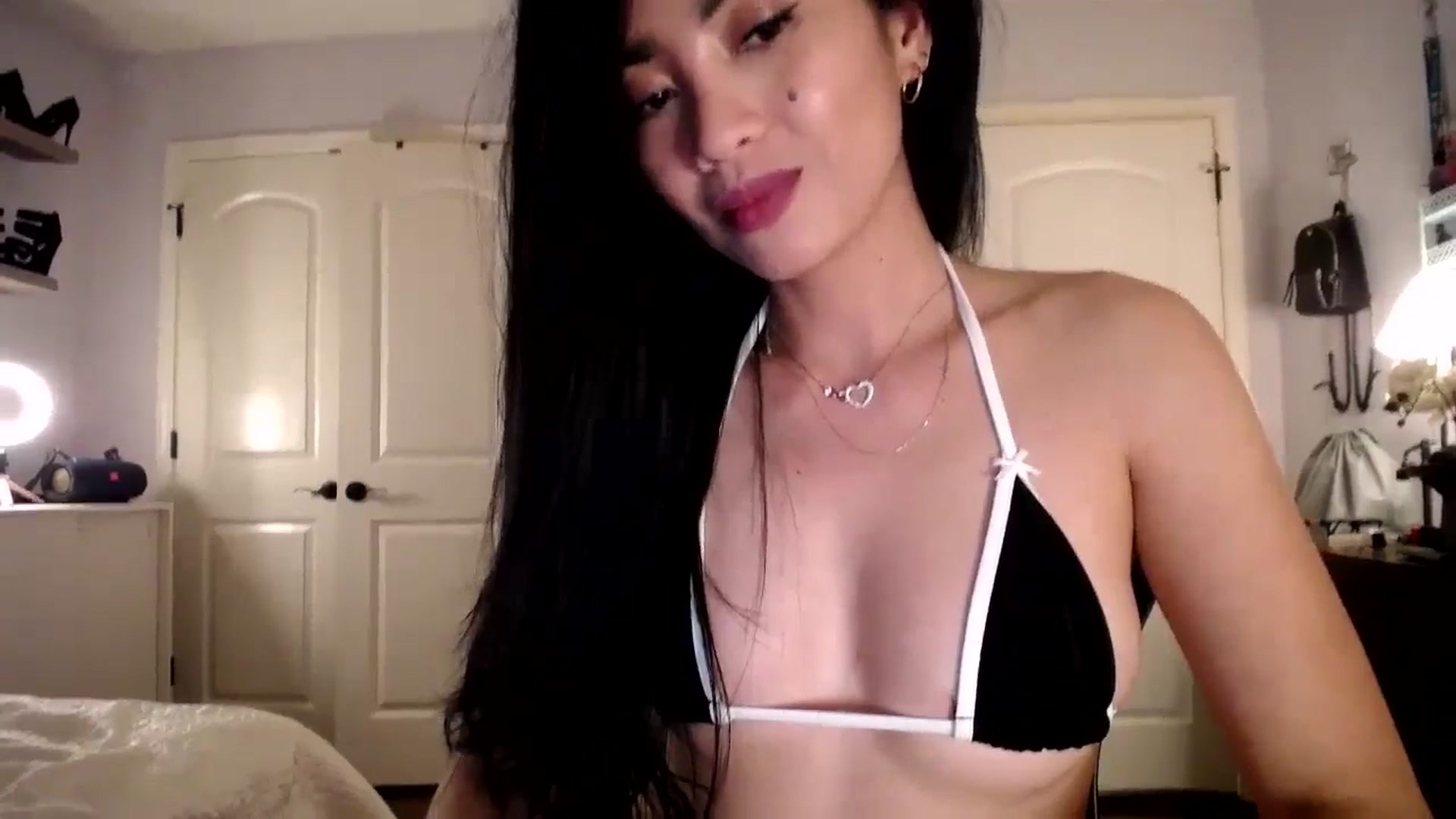 Gallery image thumbnail from AsianLuv_4U's myfreecams stream on, 07/10/2025, 19:31 image 15 of 20