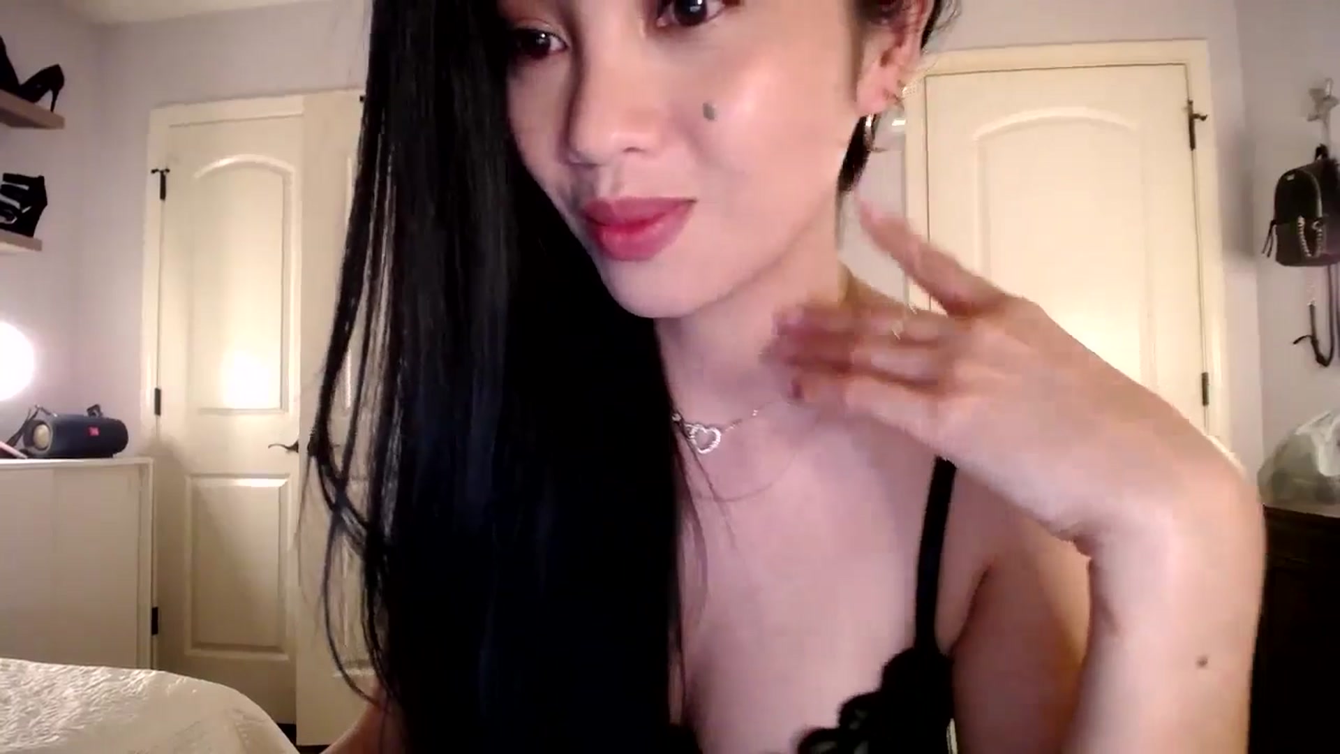 Gallery image thumbnail from AsianLuv_4U's myfreecams stream on, 07/23/2025, 22:50 image 16 of 20