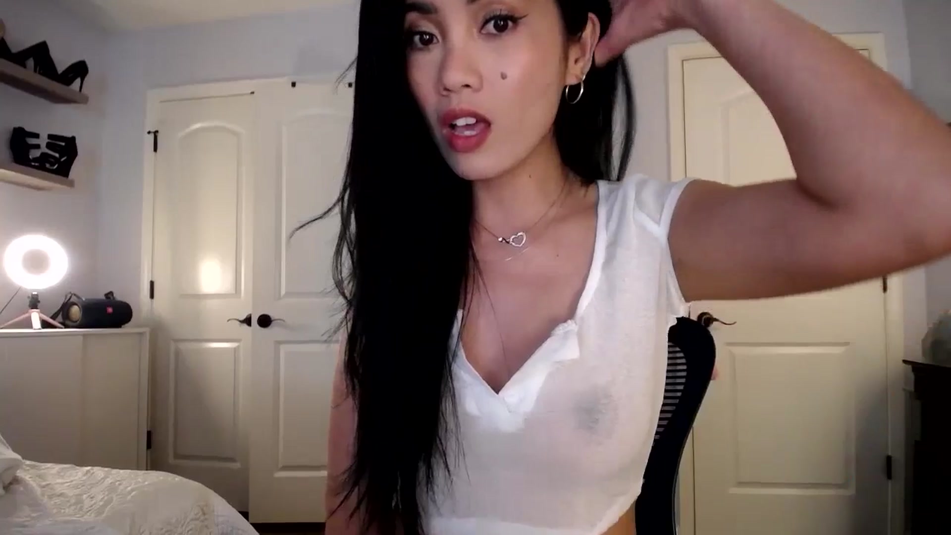 Gallery image thumbnail from AsianLuv_4U's myfreecams stream on, 07/24/2025, 15:37 image 17 of 20