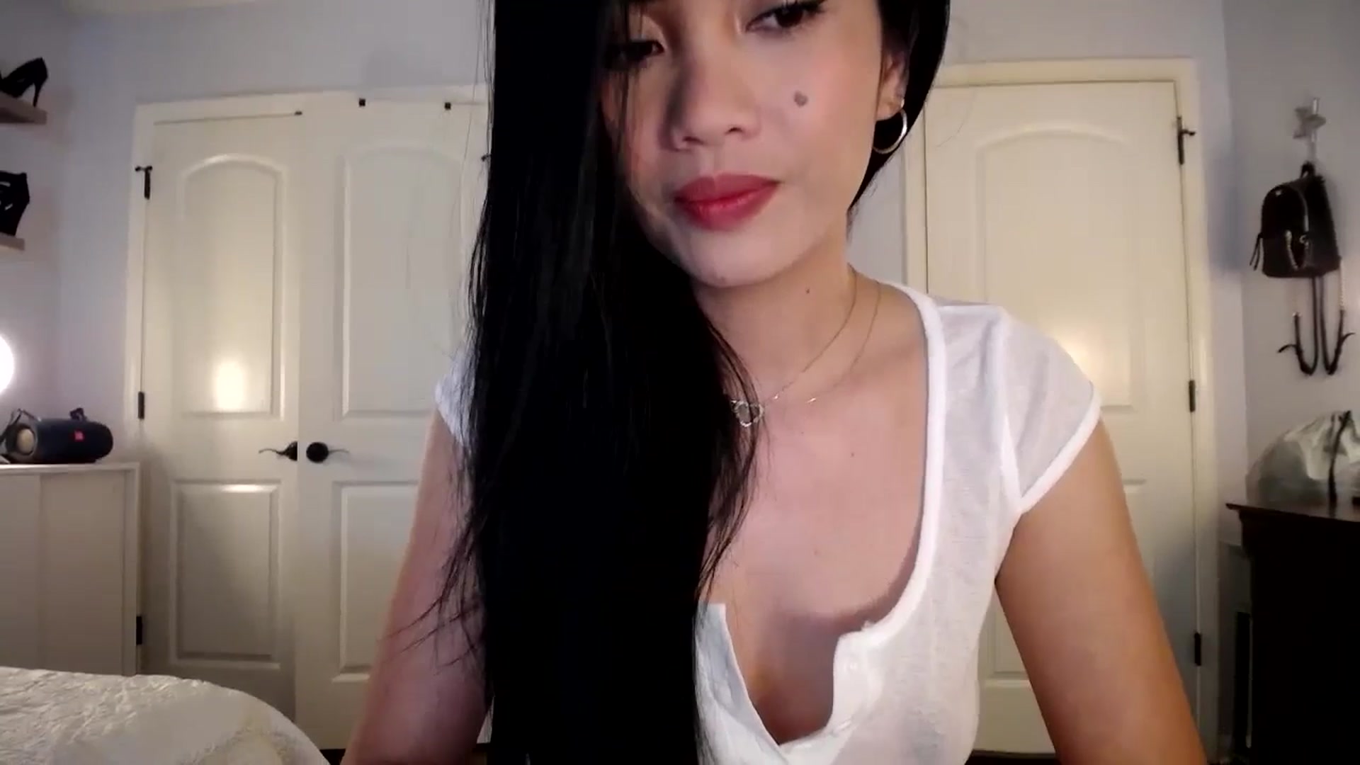 Gallery image thumbnail from AsianLuv_4U's myfreecams stream on, 07/24/2025, 15:37 image 5 of 20
