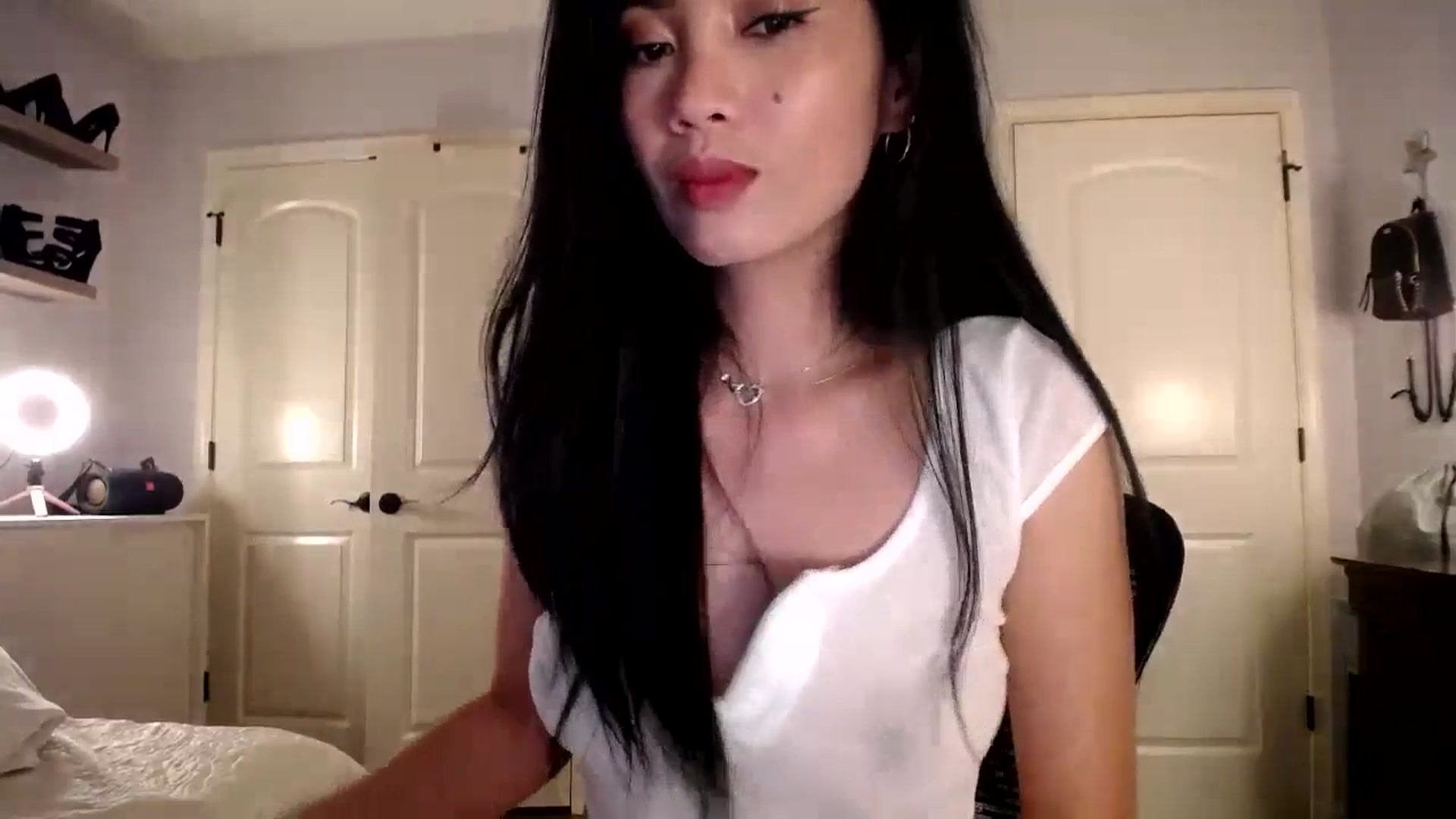 Gallery image thumbnail from AsianLuv_4U's myfreecams stream on, 07/24/2025, 17:00 image 4 of 20