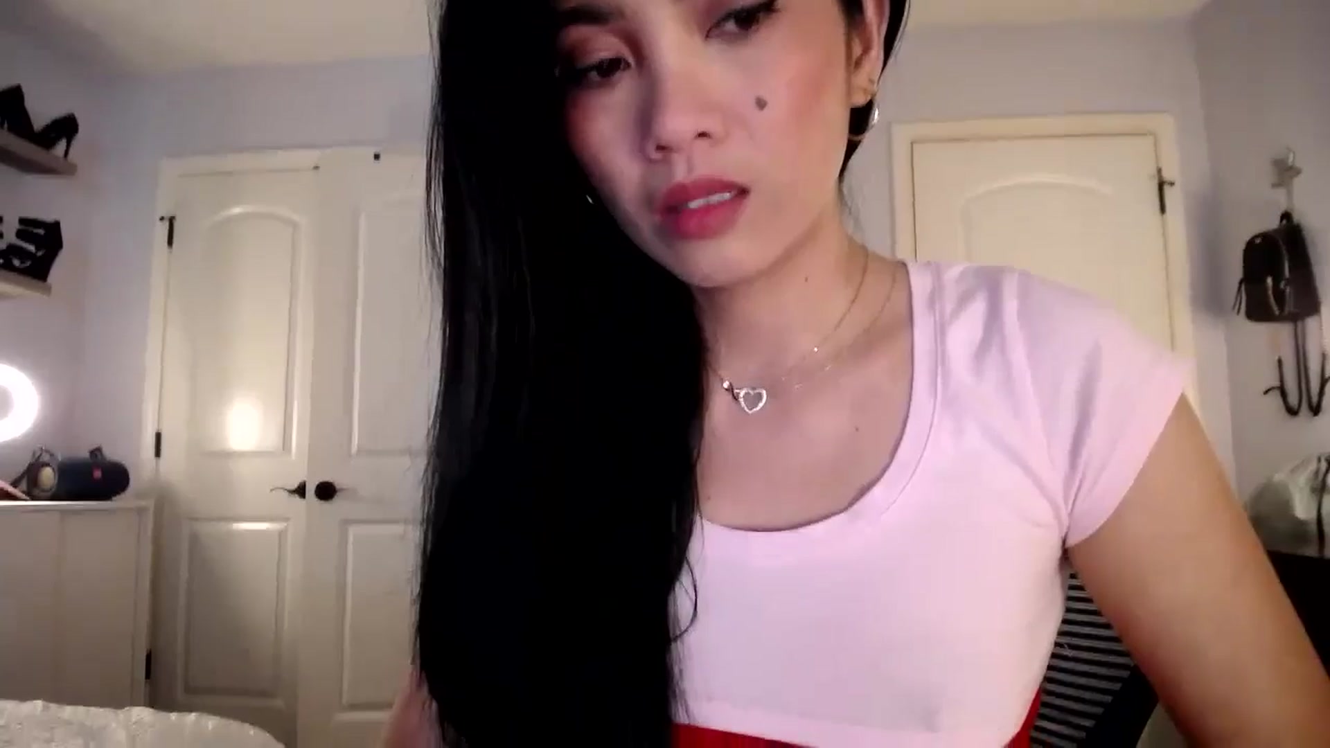 Gallery image thumbnail from AsianLuv_4U's myfreecams stream on, 07/31/2025, 15:10 image 7 of 20