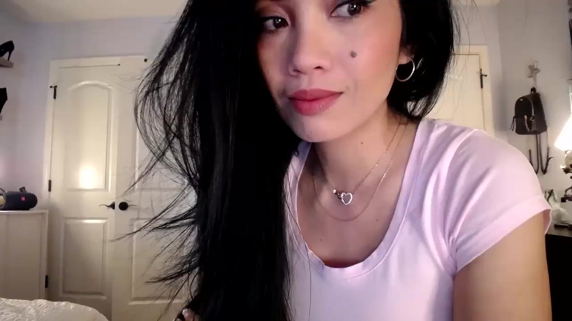 Gallery image thumbnail from AsianLuv_4U's myfreecams stream on, 07/31/2025, 15:10 image 3 of 20