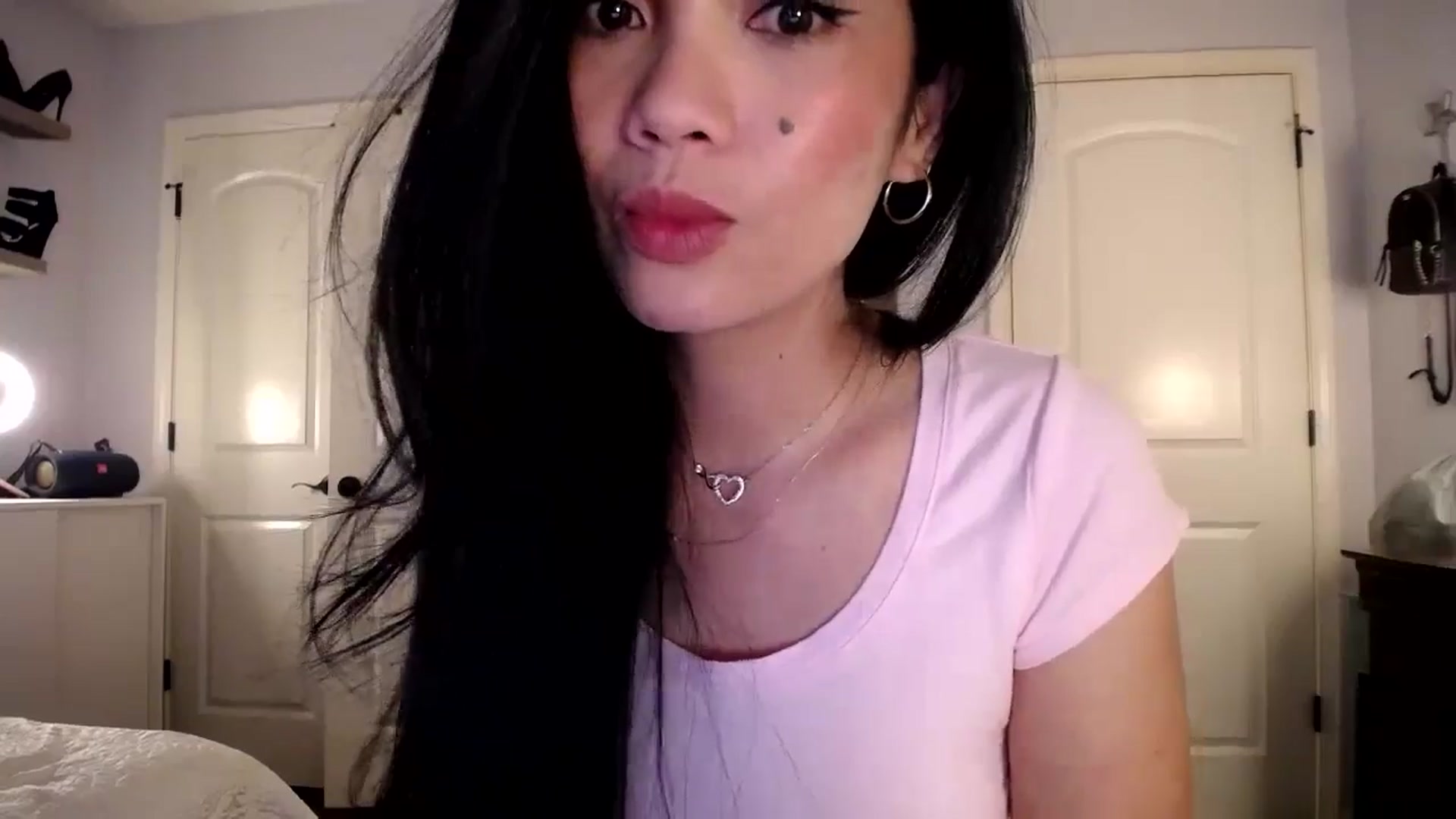 Gallery image thumbnail from AsianLuv_4U's myfreecams stream on, 07/31/2025, 17:16 image 2 of 20