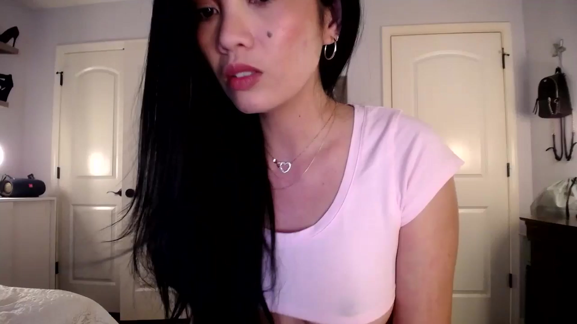 Gallery image thumbnail from AsianLuv_4U's myfreecams stream on, 07/31/2025, 17:16 image 10 of 20