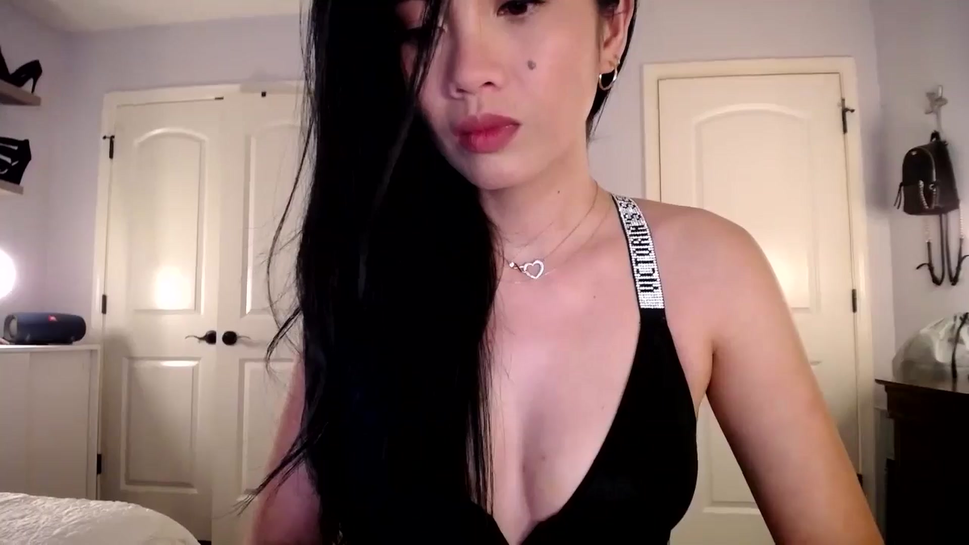 Gallery image thumbnail from AsianLuv_4U's myfreecams stream on, 08/04/2025, 15:08 image 6 of 20