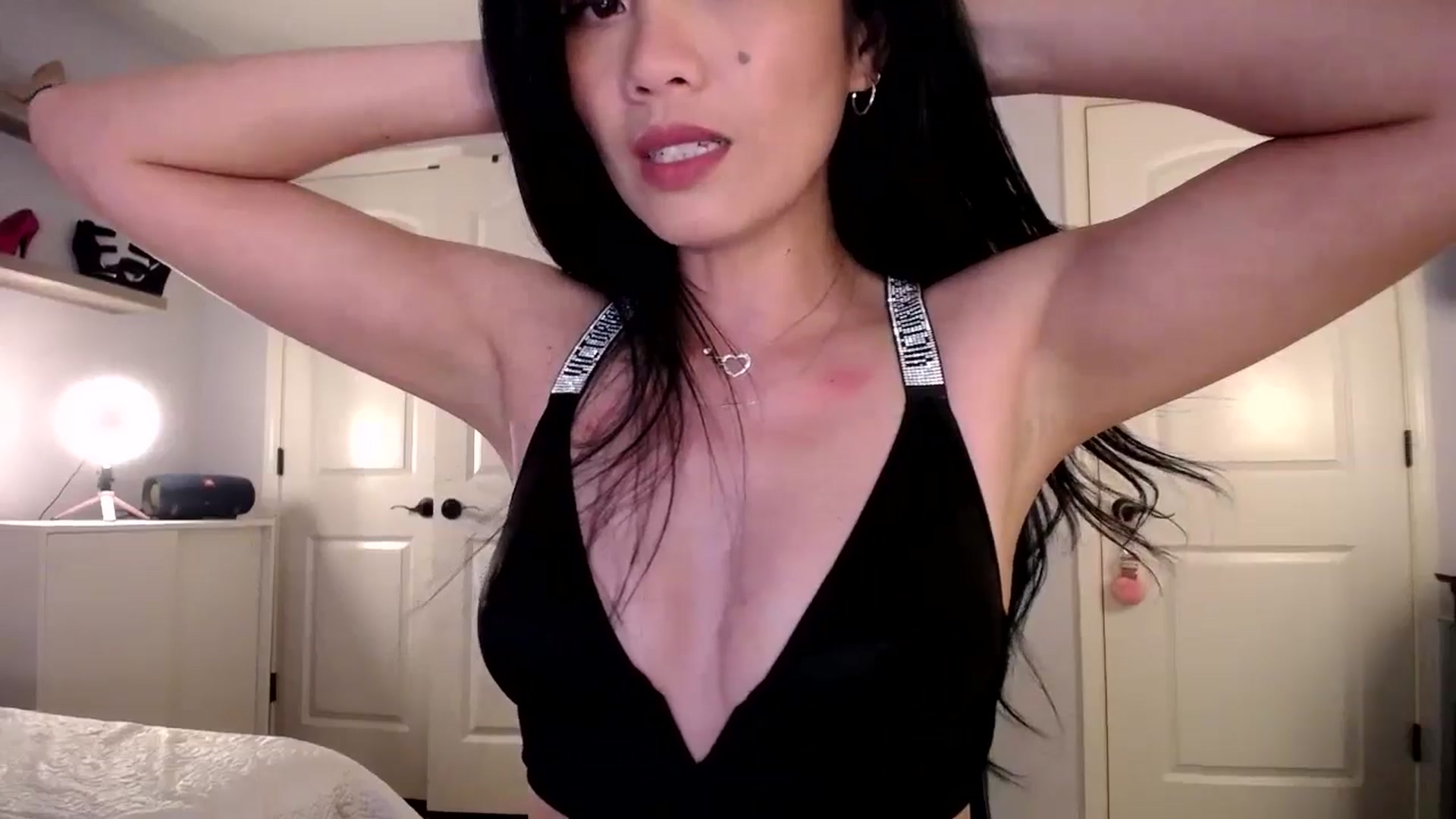 Gallery image thumbnail from AsianLuv_4U's myfreecams stream on, 08/04/2025, 15:43 image 16 of 20