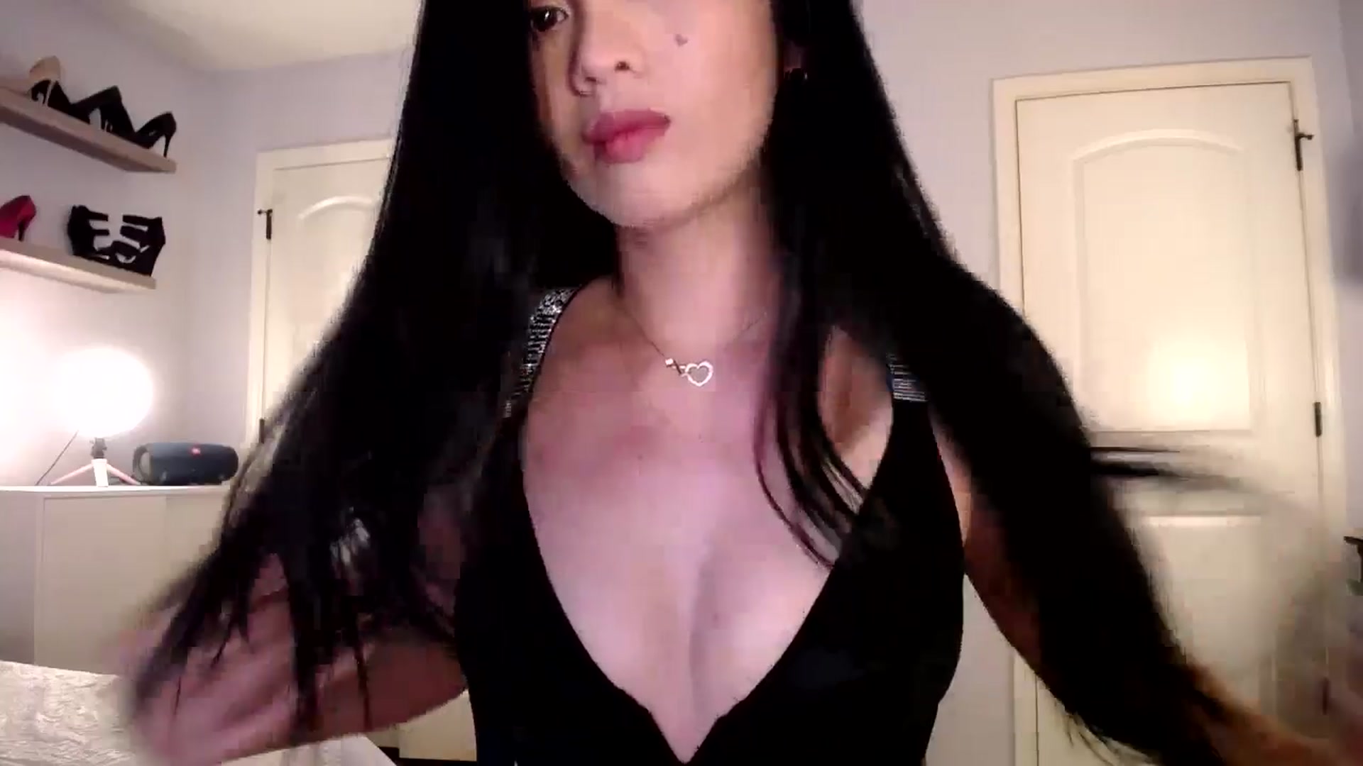 Gallery image thumbnail from AsianLuv_4U's myfreecams stream on, 08/04/2025, 15:43 image 11 of 20