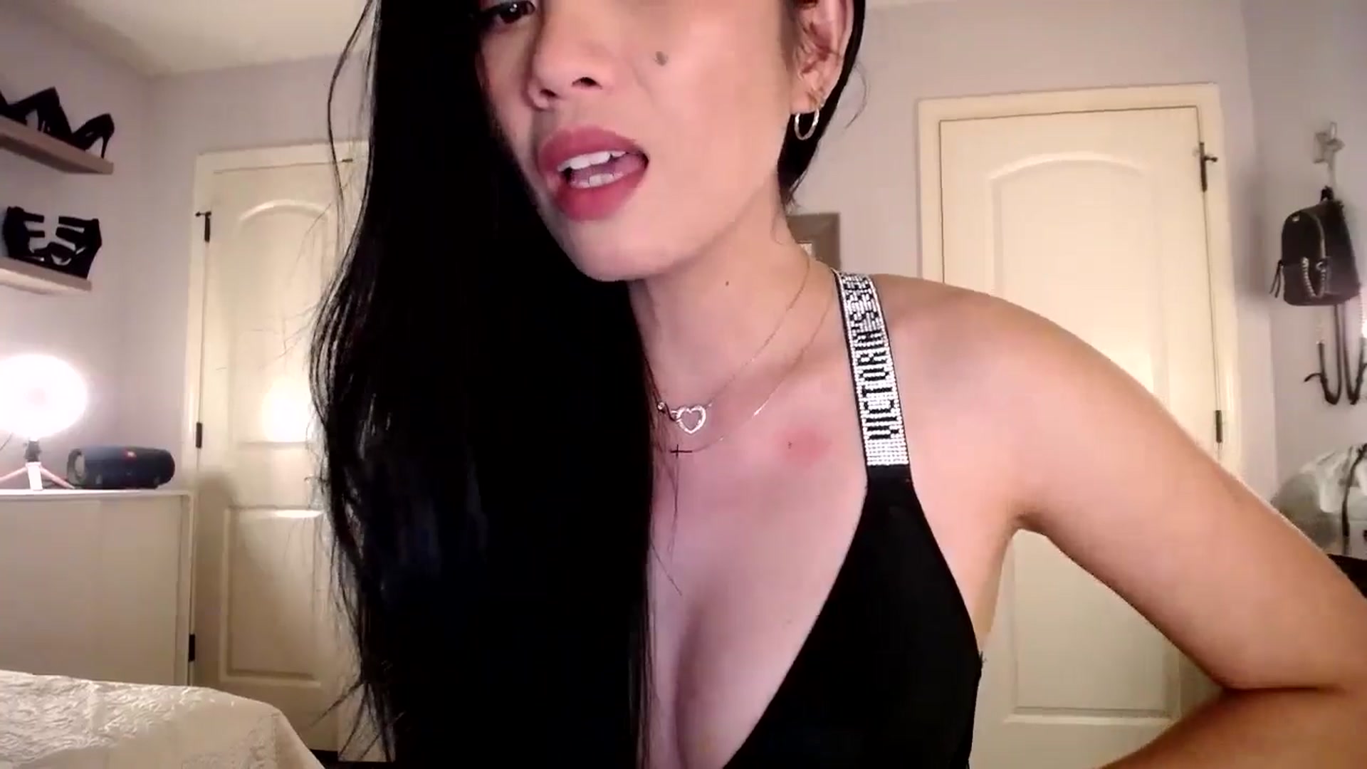 Gallery image thumbnail from AsianLuv_4U's myfreecams stream on, 08/04/2025, 16:07 image 4 of 20