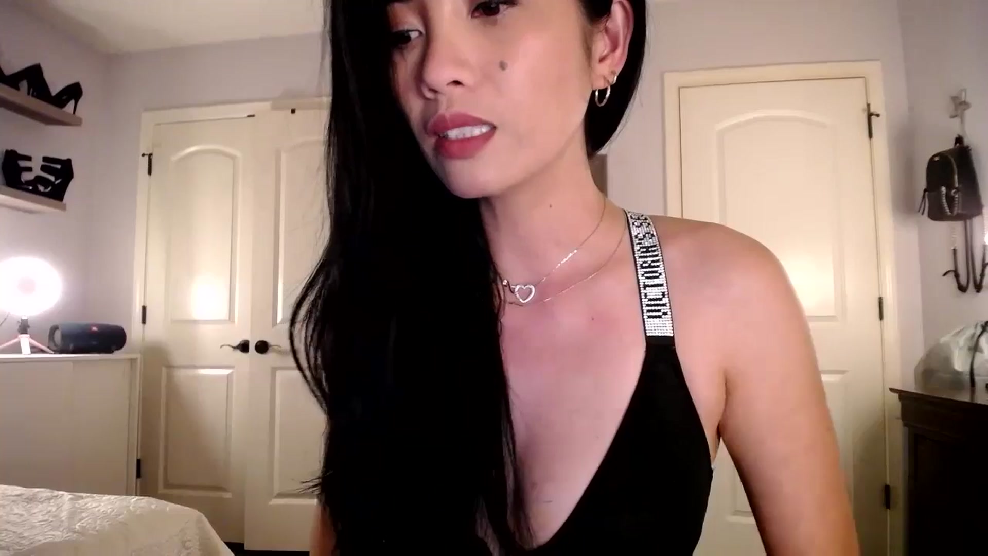 Gallery image thumbnail from AsianLuv_4U's myfreecams stream on, 08/04/2025, 16:07 image 19 of 20