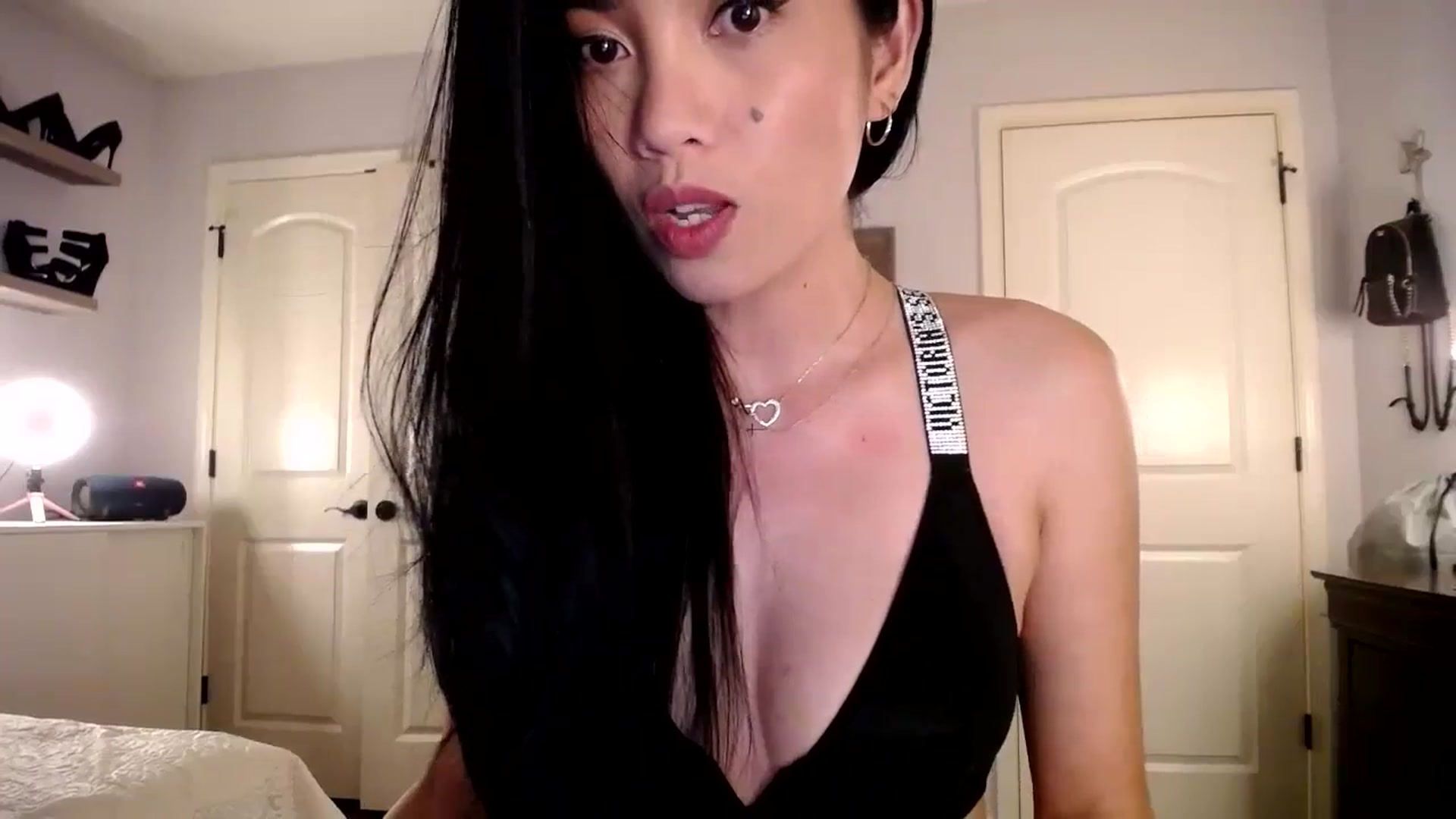 Gallery image thumbnail from AsianLuv_4U's myfreecams stream on, 08/04/2025, 16:07 image 8 of 20