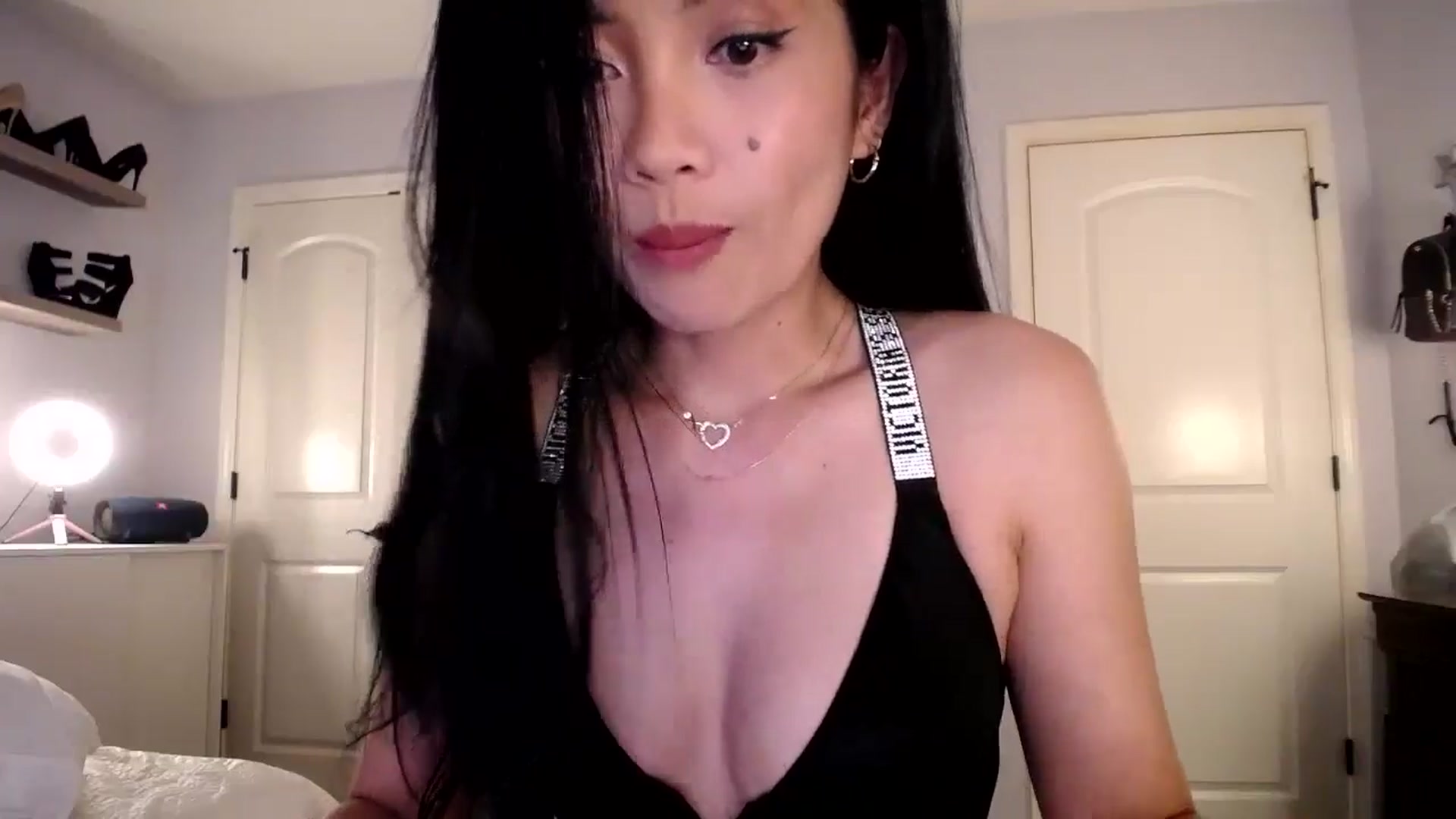 Gallery image thumbnail from AsianLuv_4U's myfreecams stream on, 08/04/2025, 18:02 image 16 of 20