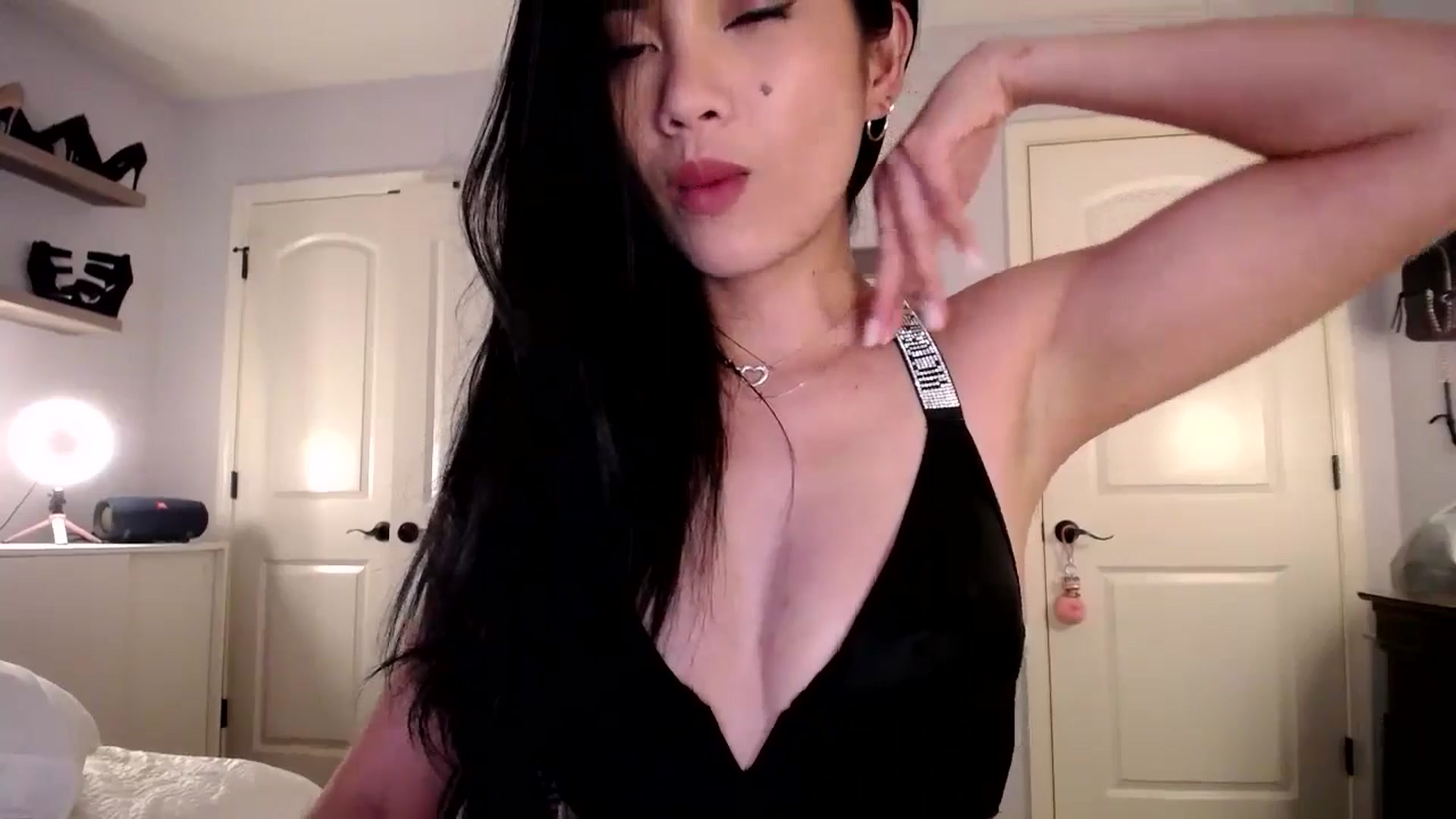 Gallery image thumbnail from AsianLuv_4U's myfreecams stream on, 08/04/2025, 18:02 image 14 of 20
