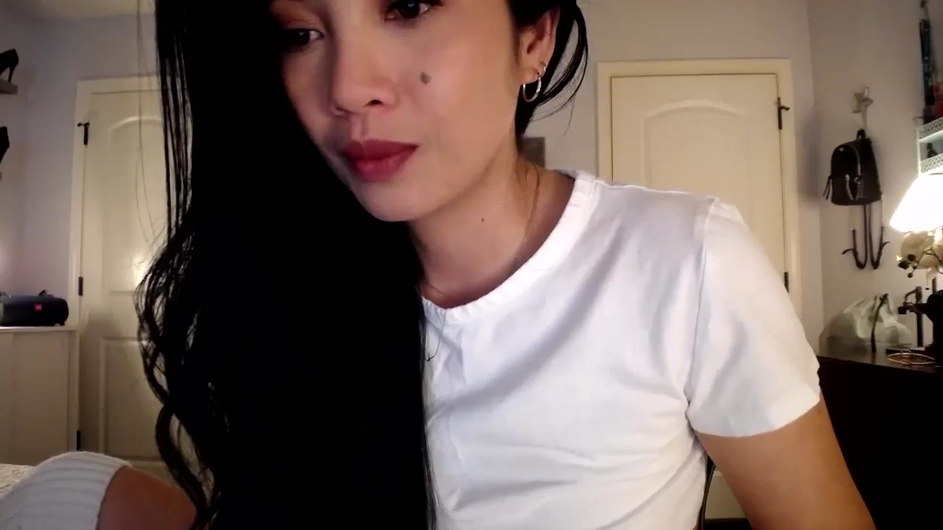 Gallery image thumbnail from AsianLuv_4U's myfreecams stream on, 08/07/2025, 14:53 image 18 of 20