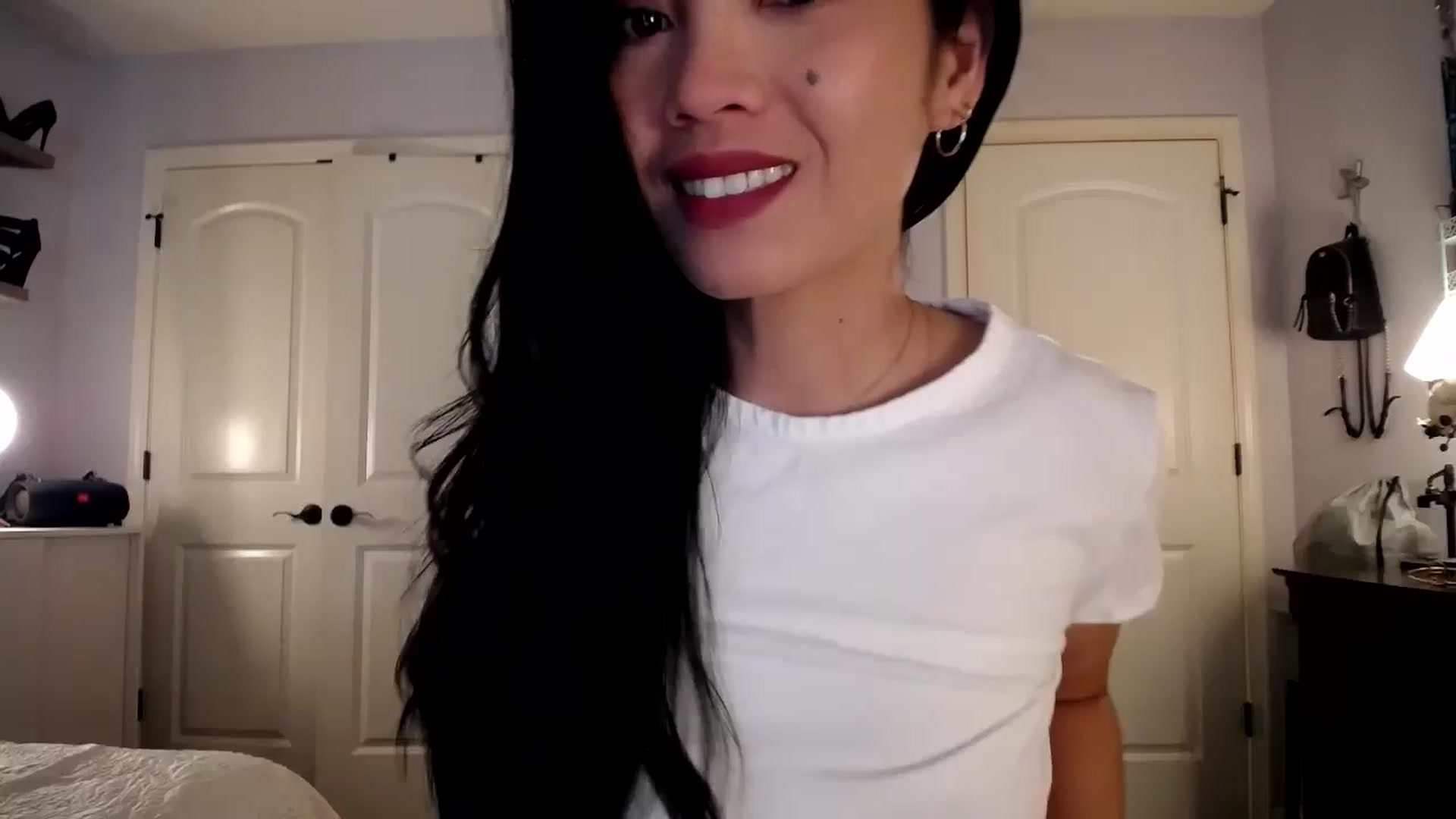 Gallery image thumbnail from AsianLuv_4U's myfreecams stream on, 08/07/2025, 14:53 image 1 of 20