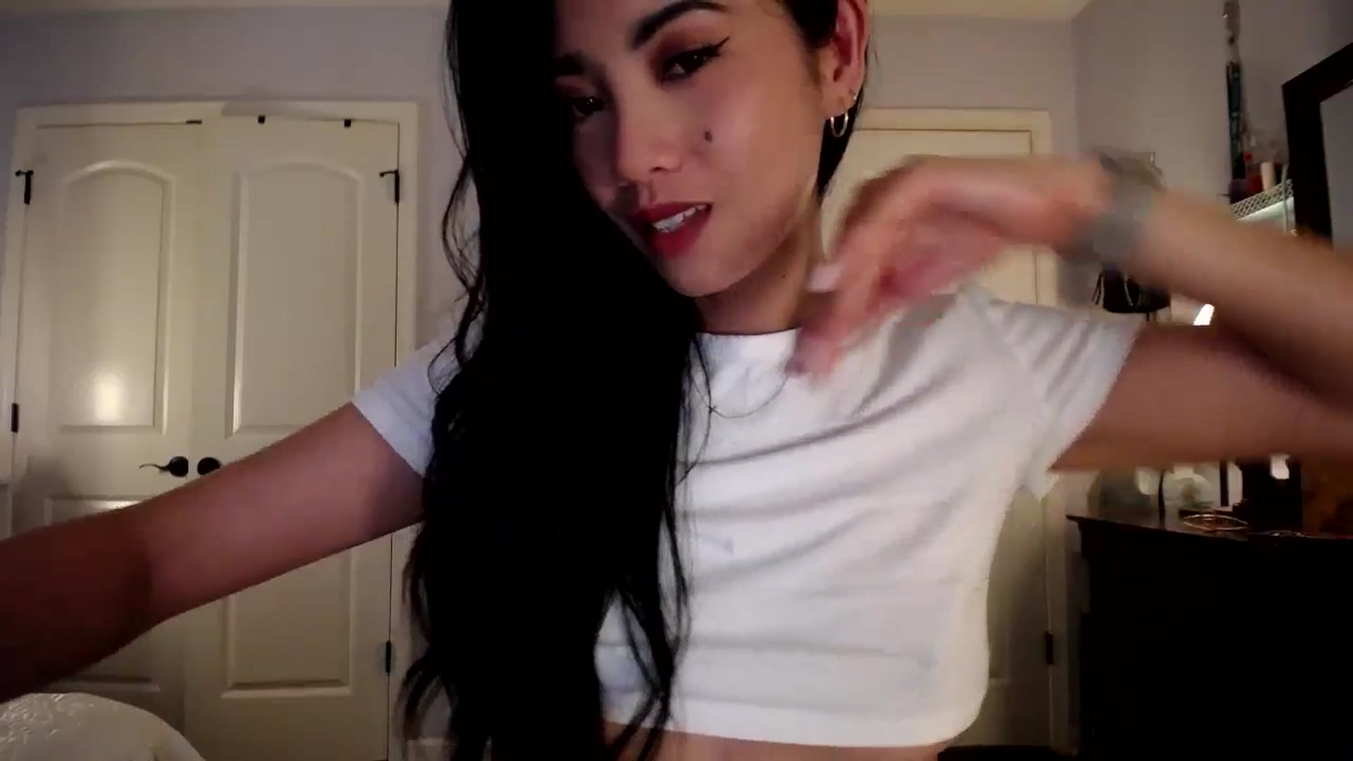 Gallery image thumbnail from AsianLuv_4U's myfreecams stream on, 08/07/2025, 15:37 image 6 of 20