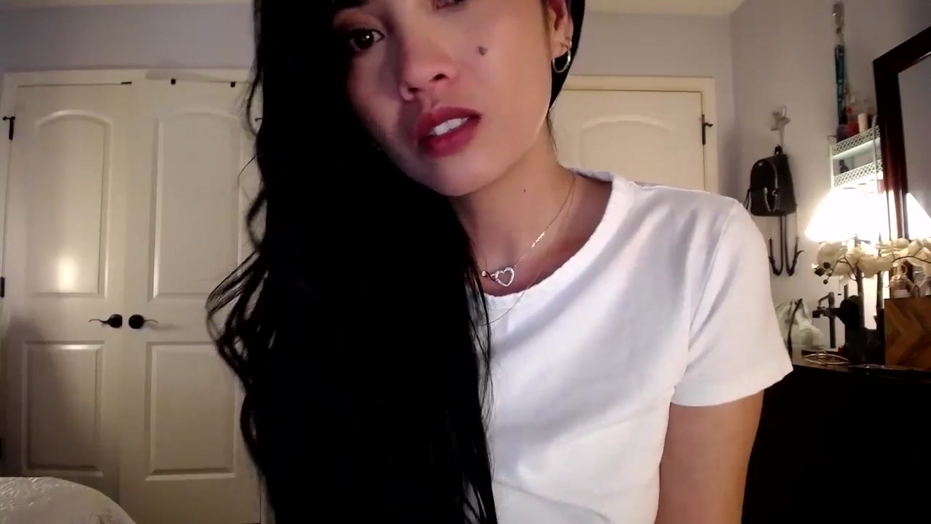 Gallery image thumbnail from AsianLuv_4U's myfreecams stream on, 08/07/2025, 15:37 image 5 of 20
