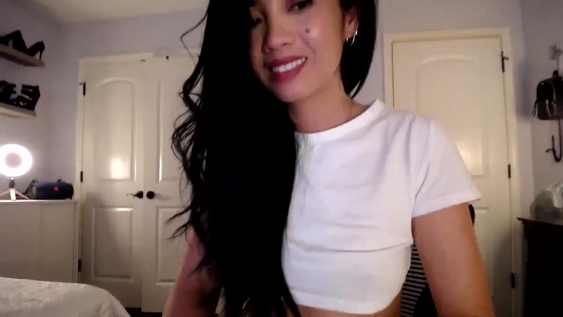 Gallery image thumbnail from AsianLuv_4U's myfreecams stream on, 08/07/2025, 17:28 image 15 of 20