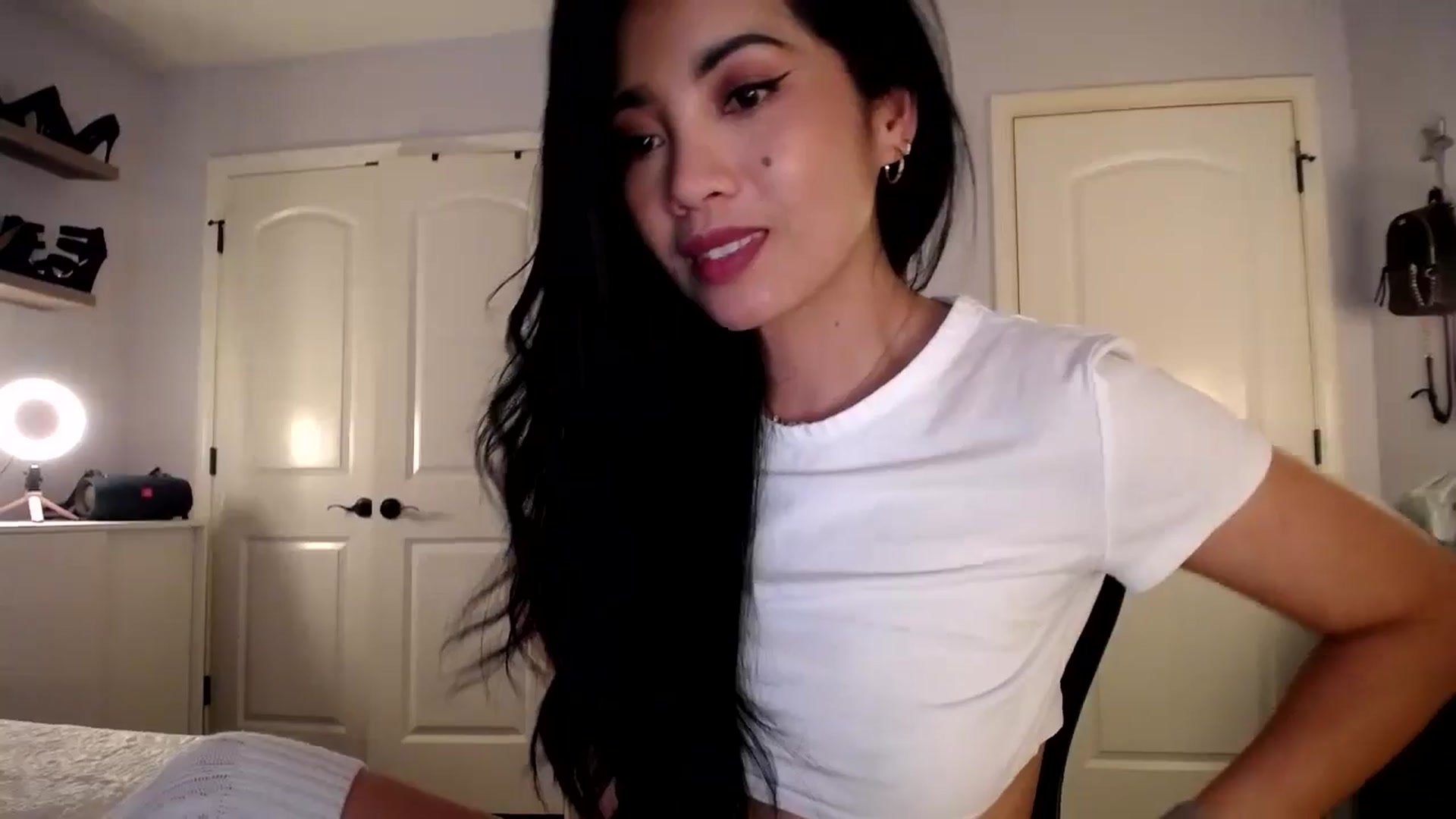 Gallery image thumbnail from AsianLuv_4U's myfreecams stream on, 08/07/2025, 17:28 image 18 of 20