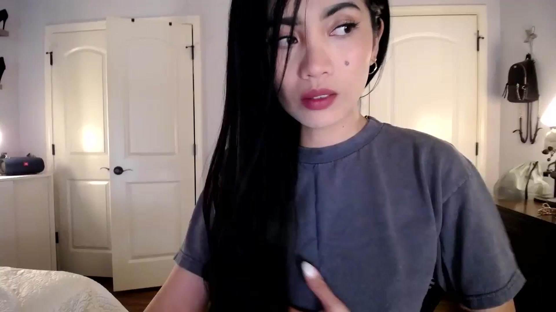 Gallery image thumbnail from AsianLuv_4U's myfreecams stream on, 08/11/2025, 15:40 image 1 of 20