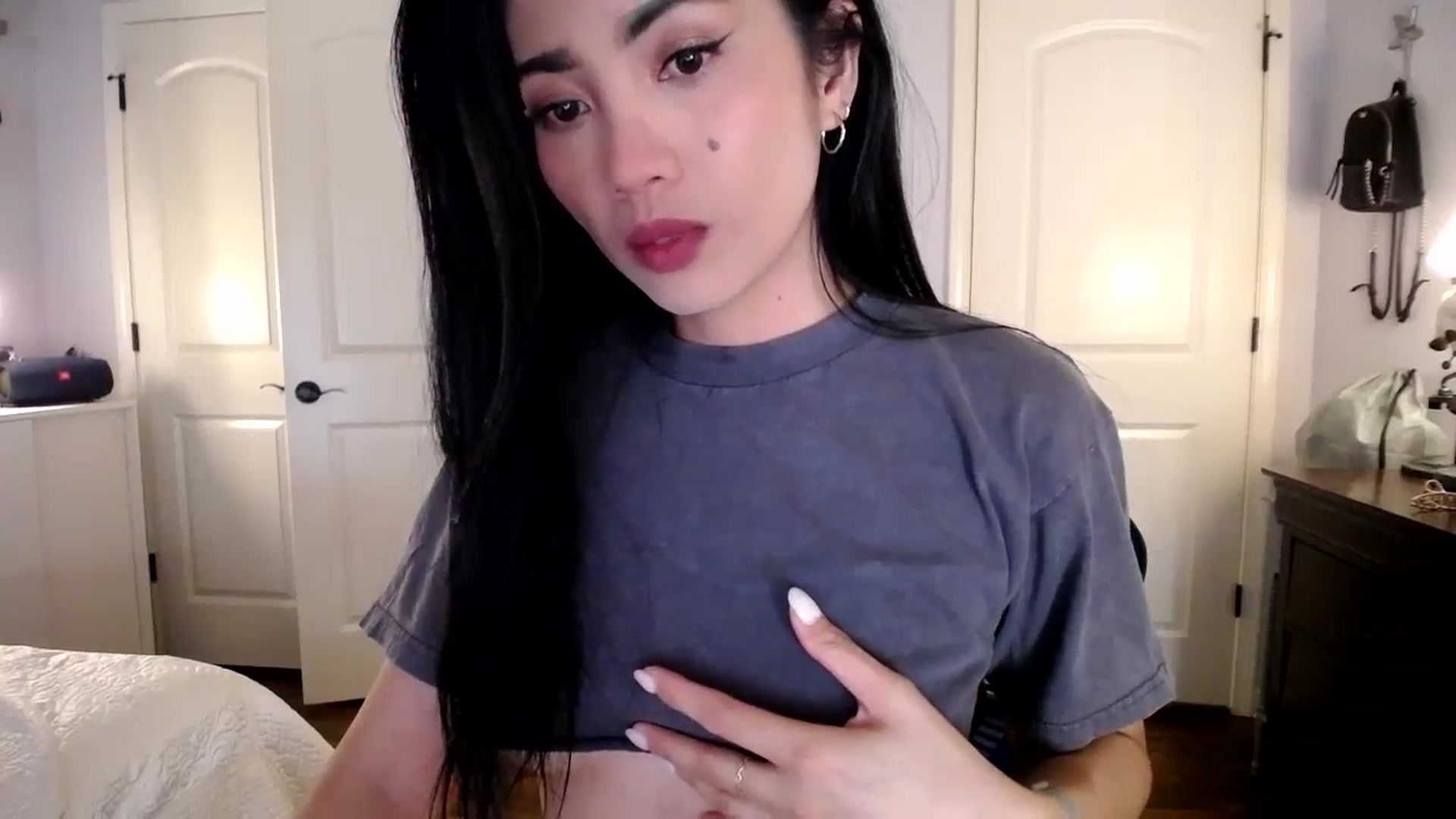 Gallery image thumbnail from AsianLuv_4U's myfreecams stream on, 08/11/2025, 15:40 image 2 of 20