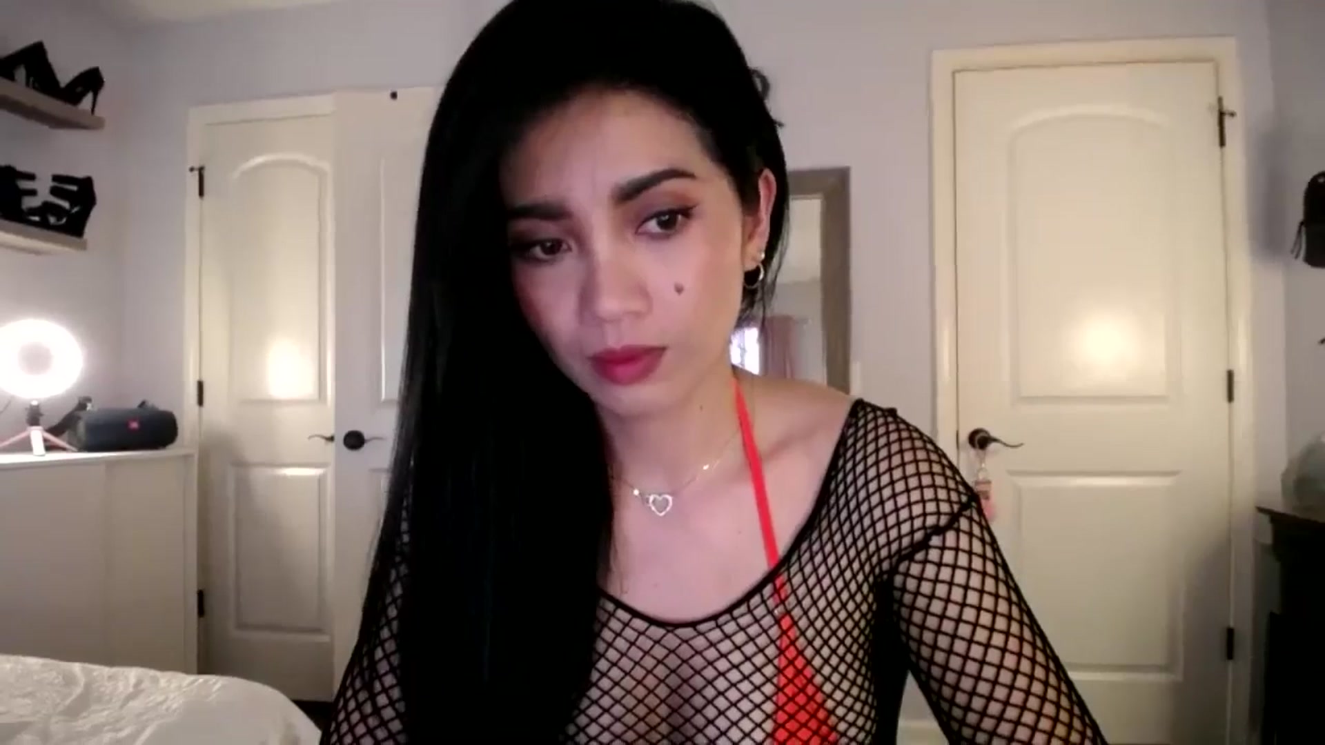 Gallery image thumbnail from AsianLuv_4U's myfreecams stream on, 08/21/2025, 18:00 image 16 of 20