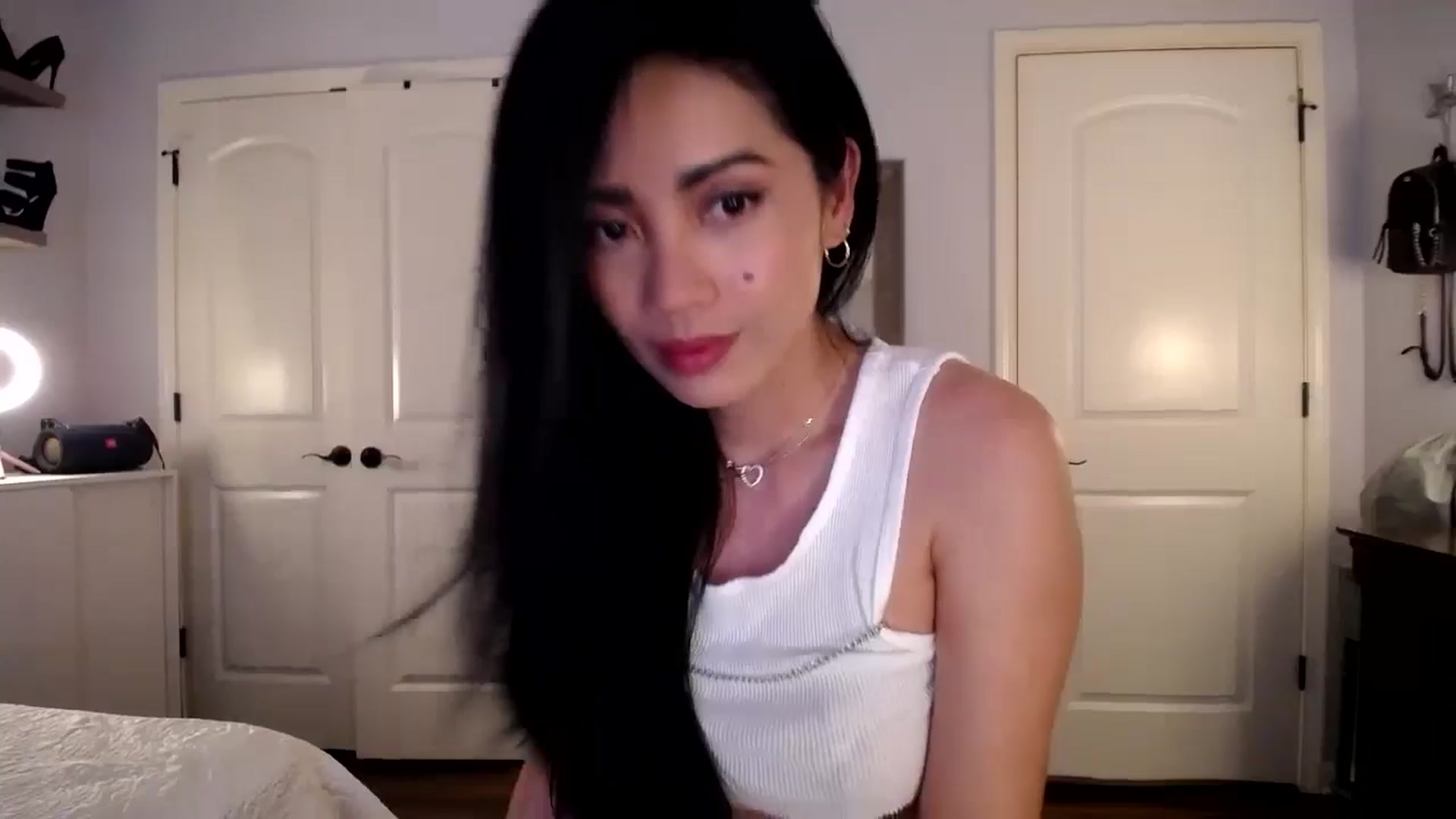 Gallery image thumbnail from AsianLuv_4U's myfreecams stream on, 08/25/2025, 18:23 image 14 of 20
