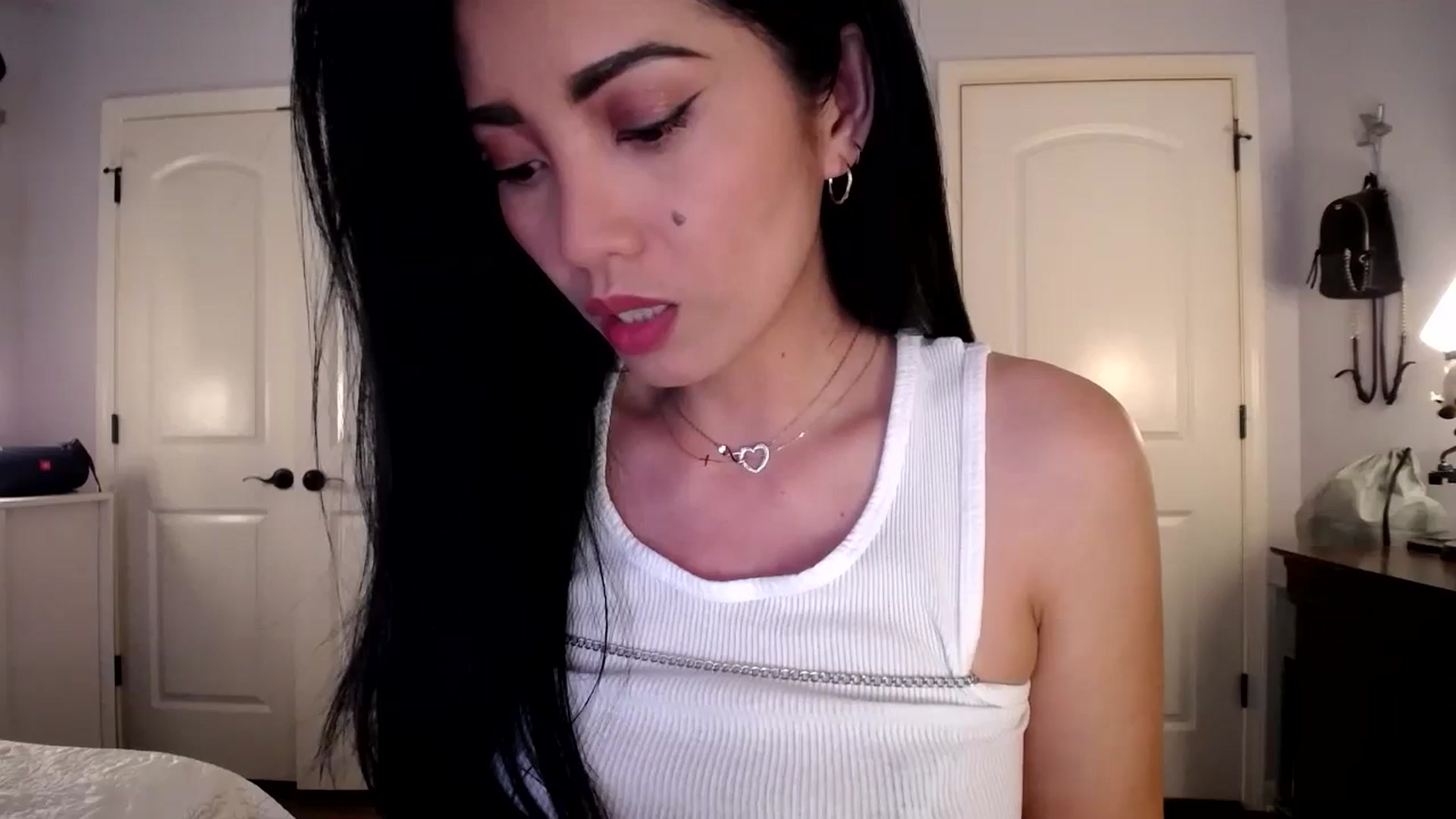 Gallery image thumbnail from AsianLuv_4U's myfreecams stream on, 08/25/2025, 18:23 image 3 of 20